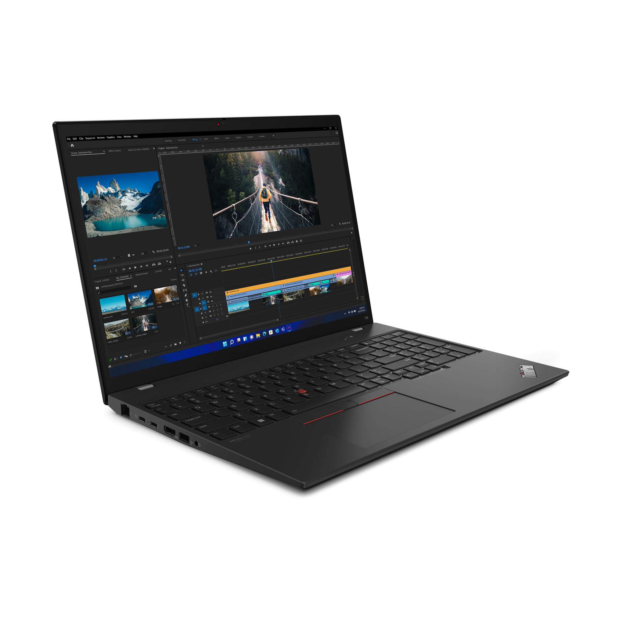 Schwarzer Laptop auf weißer Oberfläche geöffnet, zeigt eine Videobearbeitungsoberfläche. Lenovo-Logo sichtbar.