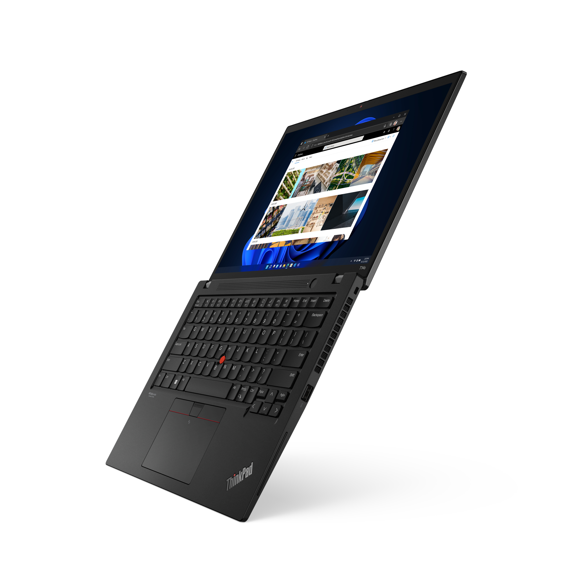 Zwarte laptop, scherm open, website getoond. Toetsenbord zichtbaar, ThinkPad logo onder.