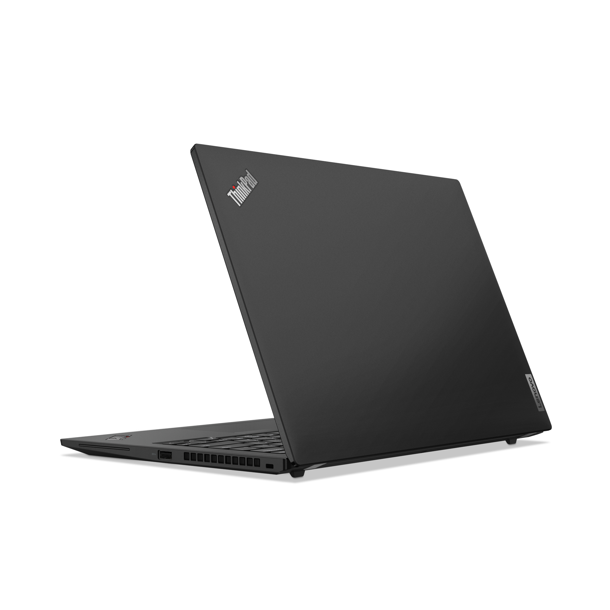 Zwarte ThinkPad laptop, van achteren bekeken, lichtjes open, op een witte achtergrond.