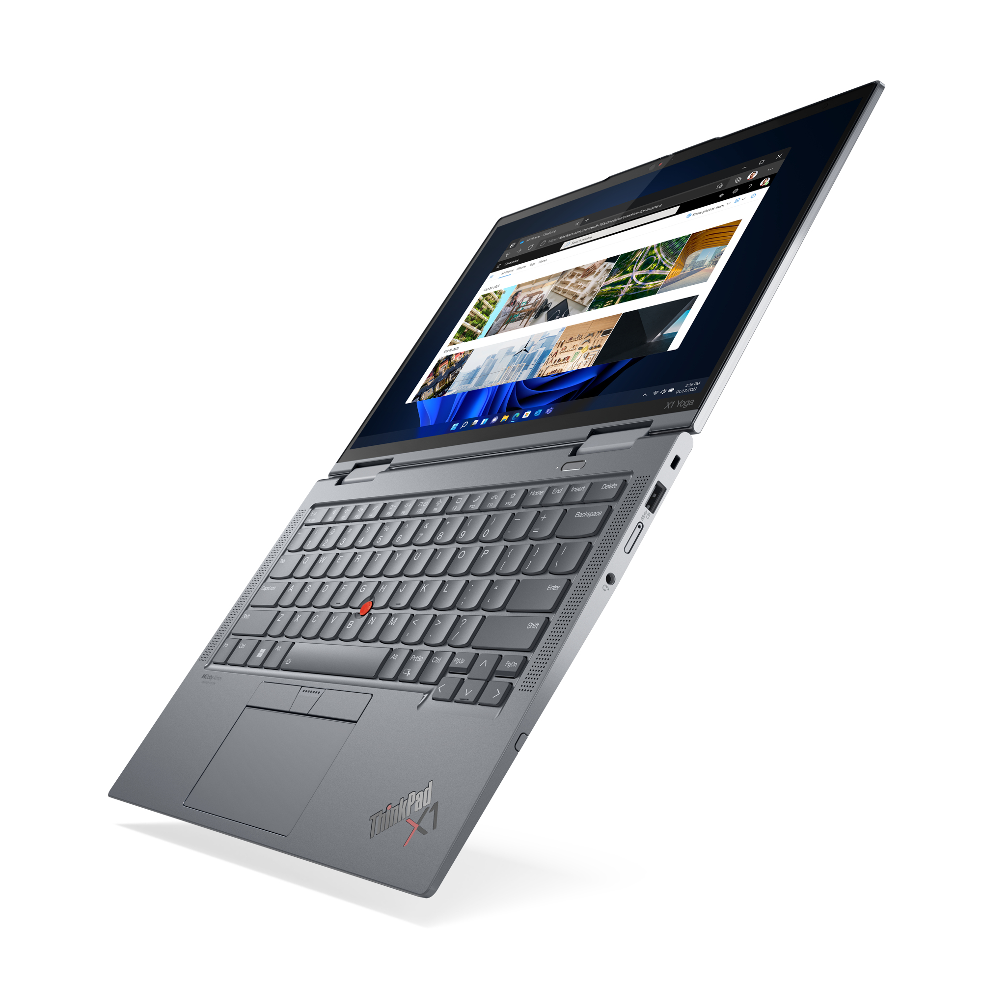 Un laptop grigio aperto, che mostra un'interfaccia, su sfondo bianco.