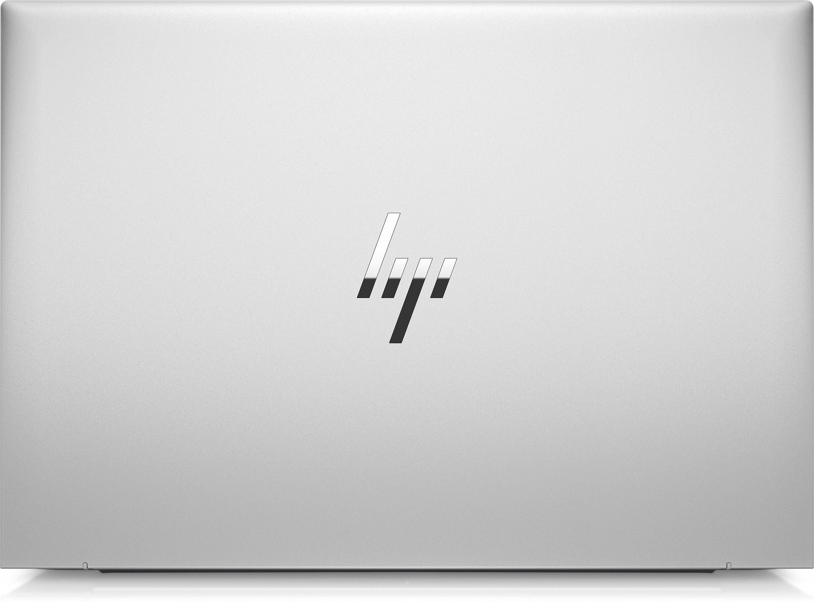 Laptop argentato con il logo HP sul coperchio su sfondo bianco.