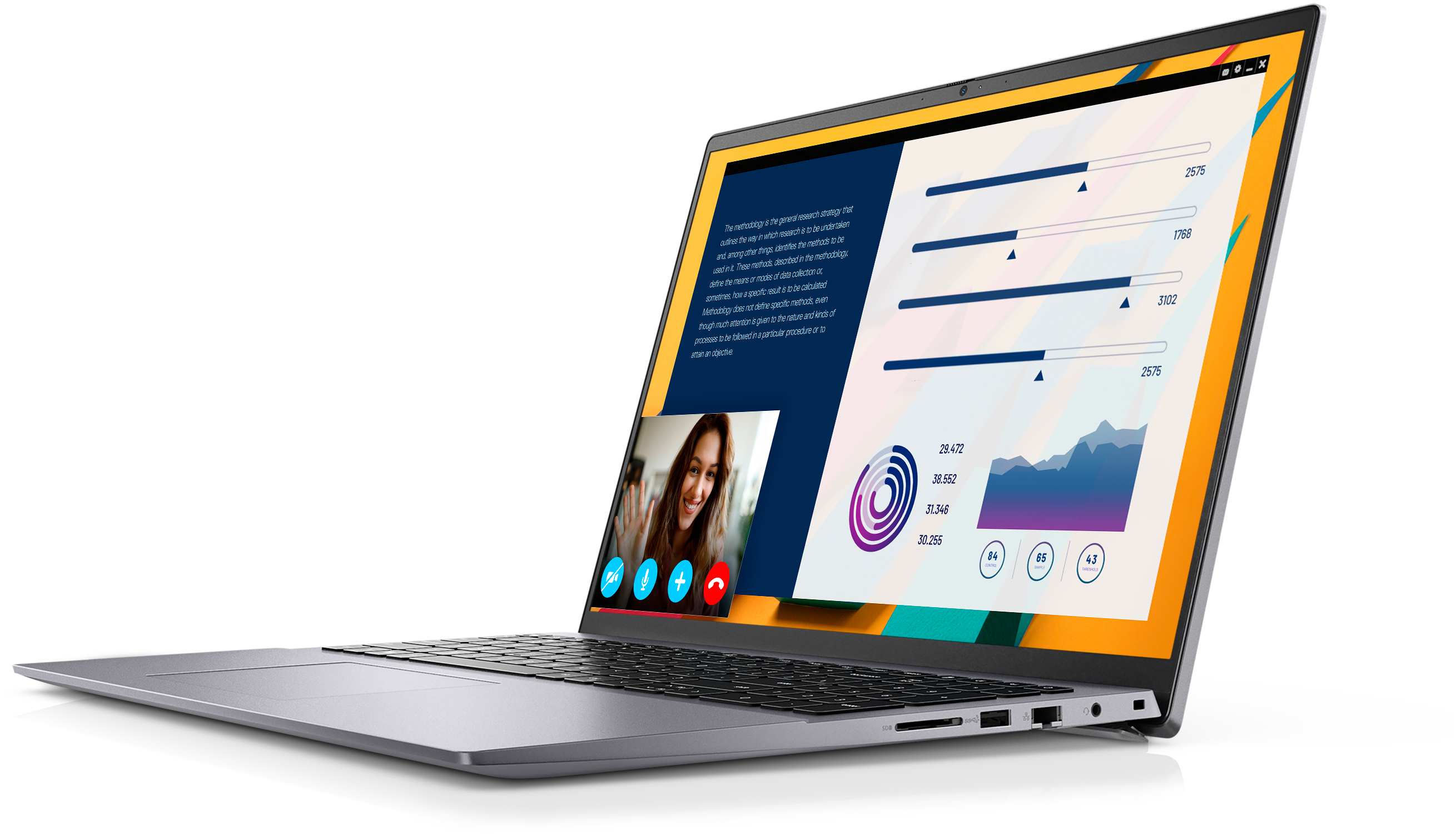 Laptop argentato, schermo mostra grafici e videochiamata. Sfondo bianco.