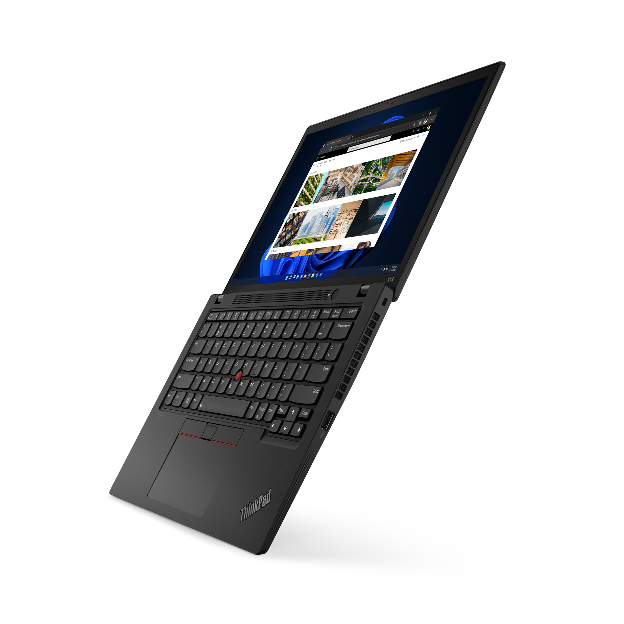 Siyah ThinkPad dizüstü bilgisayar, web sitesi gösteren ekran. Ekran açık.