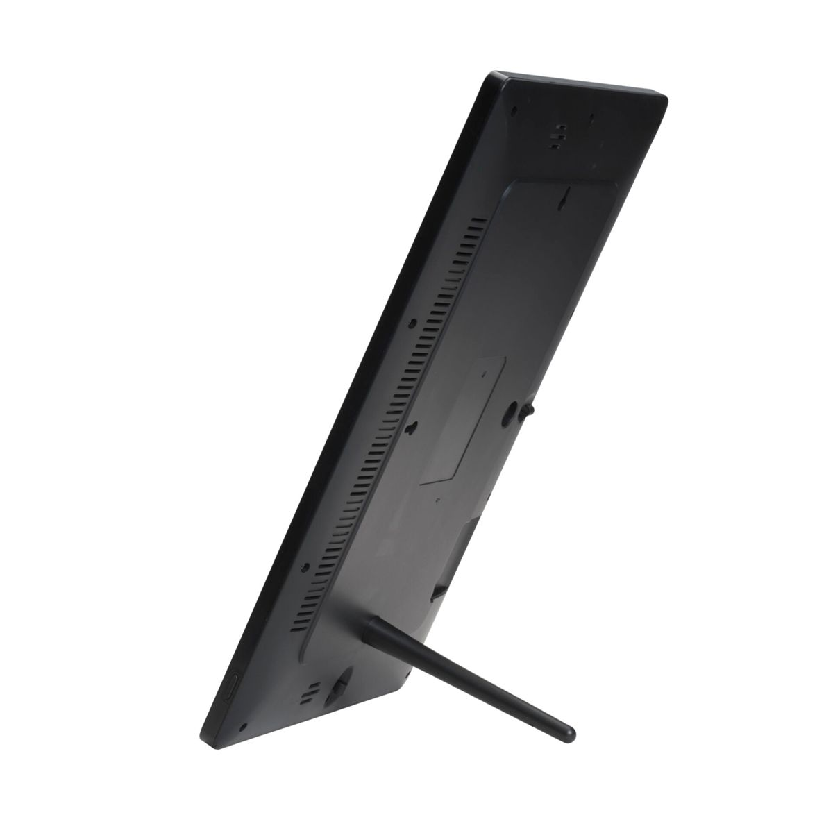 Czarna cyfrowa ramka na zdjęcia na białym tle, lekko pochylona. Stojak podtrzymuje ramkę.