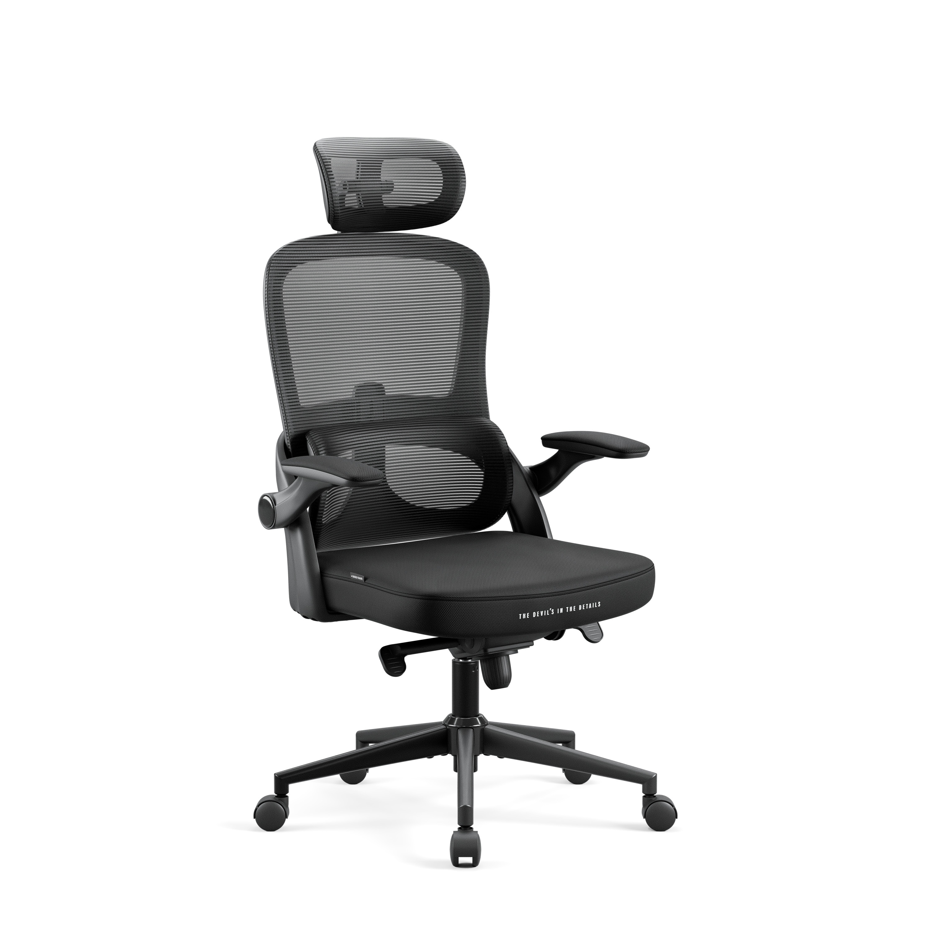 Schwarzer ergonomischer Bürostuhl mit Netzrücken und Kopfstütze. Verfügt über Armlehnen und Rollen auf weißem Hintergrund.