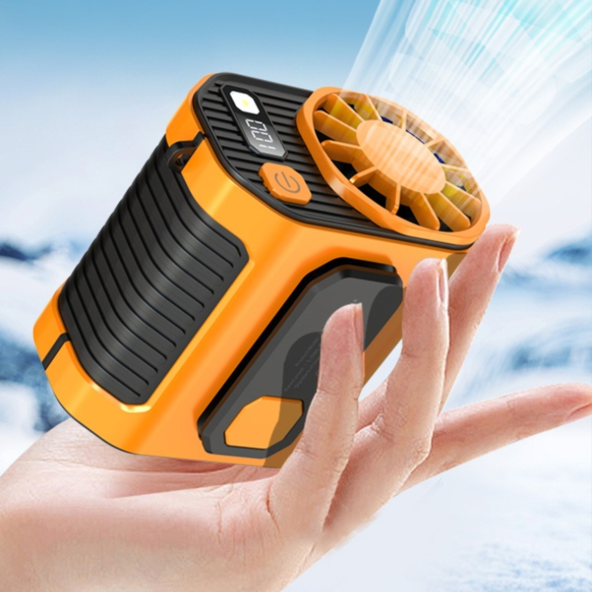 Orangener und schwarzer tragbarer Ventilator, von einer Hand gehalten, mit LCD-Bildschirm und Lüfterrad.