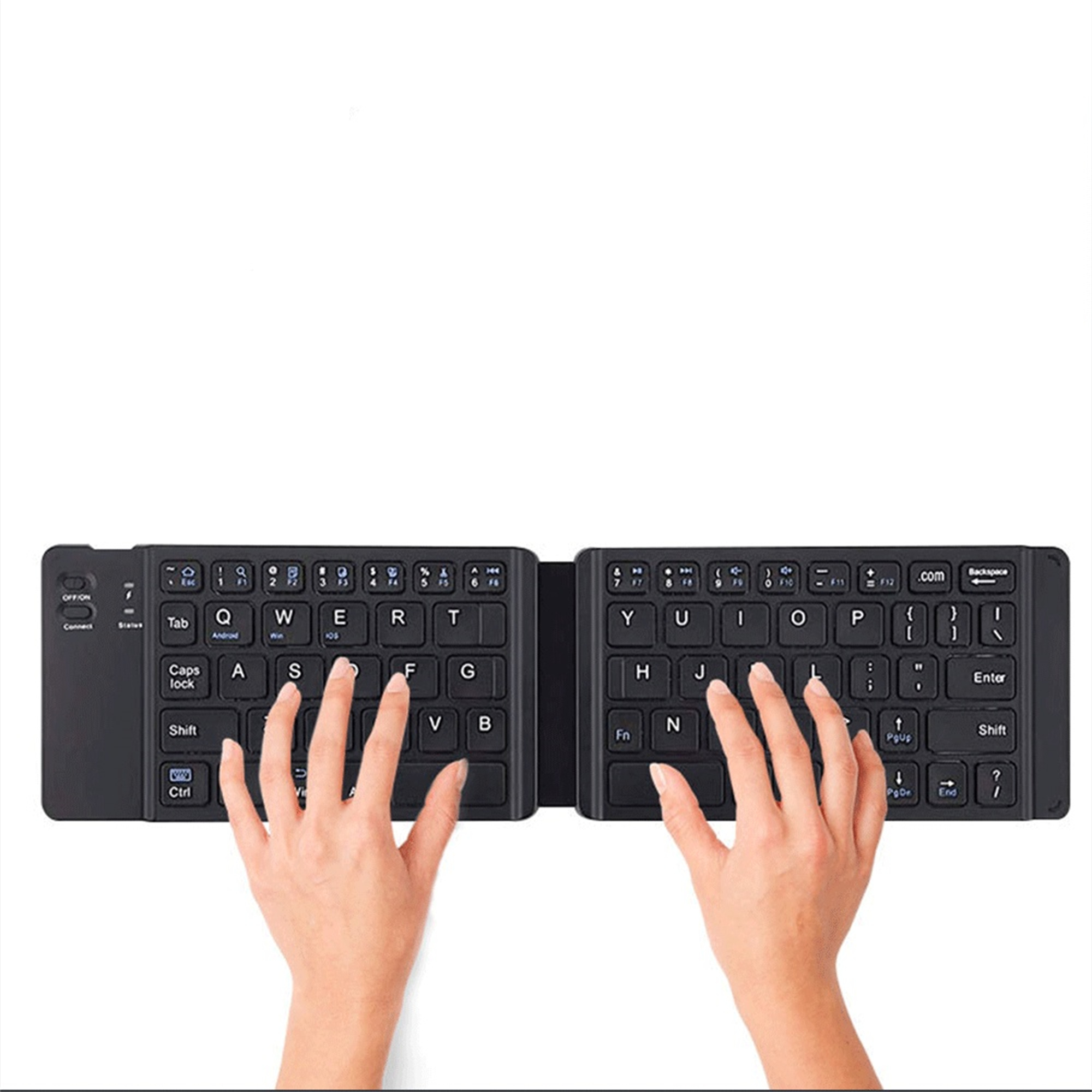 Hände benutzen eine schwarze Split-Tastatur, die geöffnet ist und Tasten sichtbar sind.