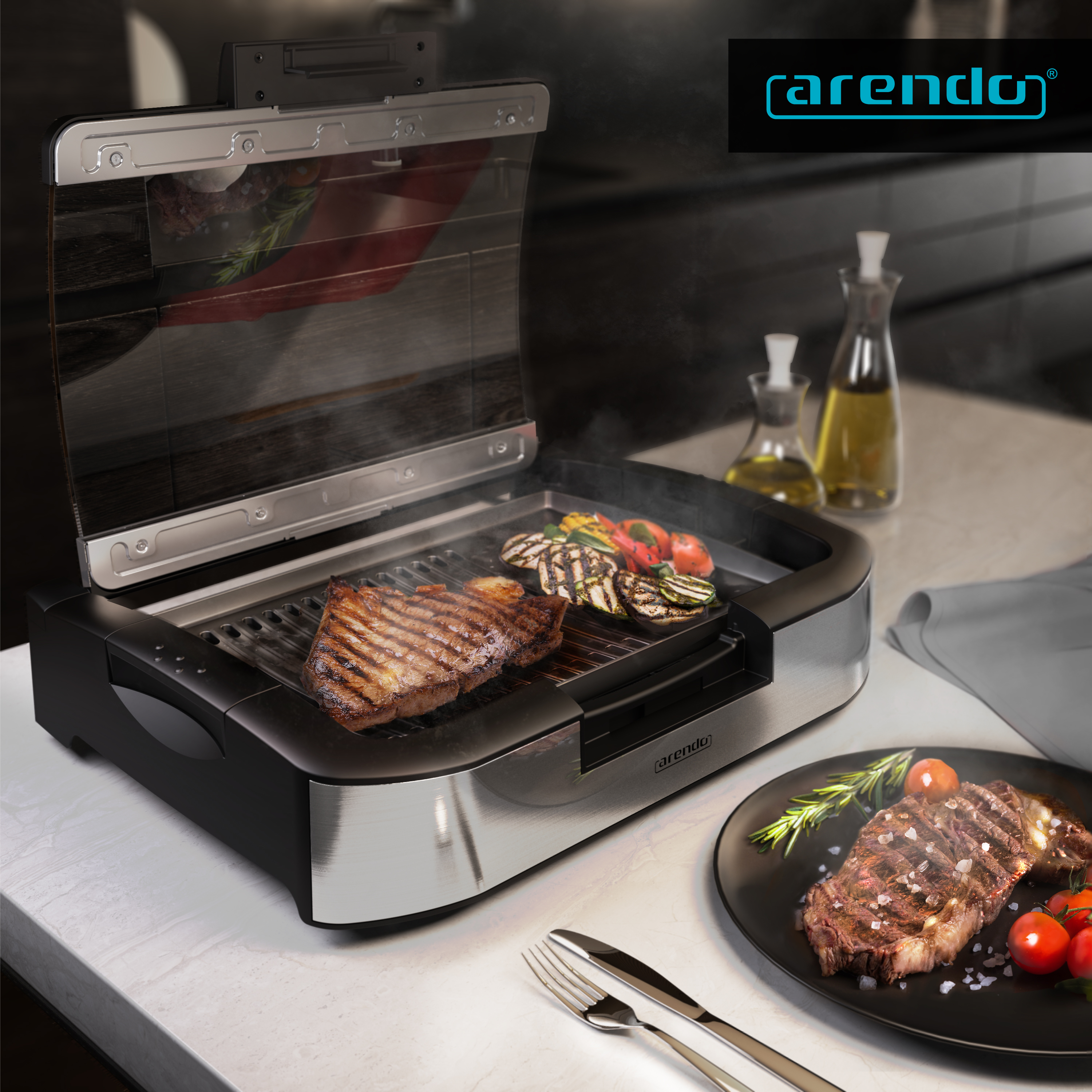 Elektrischer Grill mit gegrilltem Steak und Gemüse. Steak auf dem Teller, Logo in der Ecke.