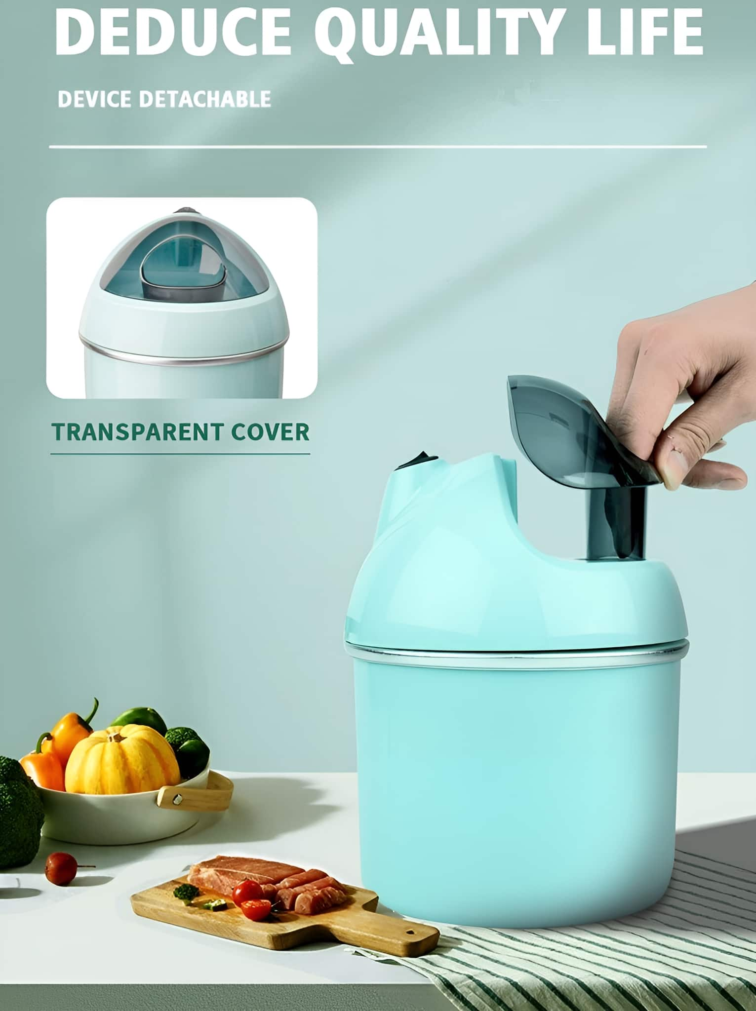 Ein hellblauer Küchenmixer mit transparentem Deckel. Gemüse und Fleisch auf einem Schneidebrett.