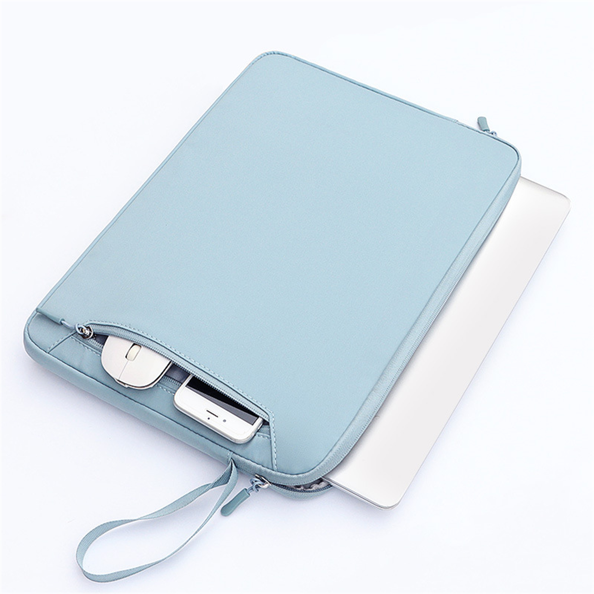 Blaue Laptoptasche, mit Laptop, Telefon und Maus in der Vordertasche.