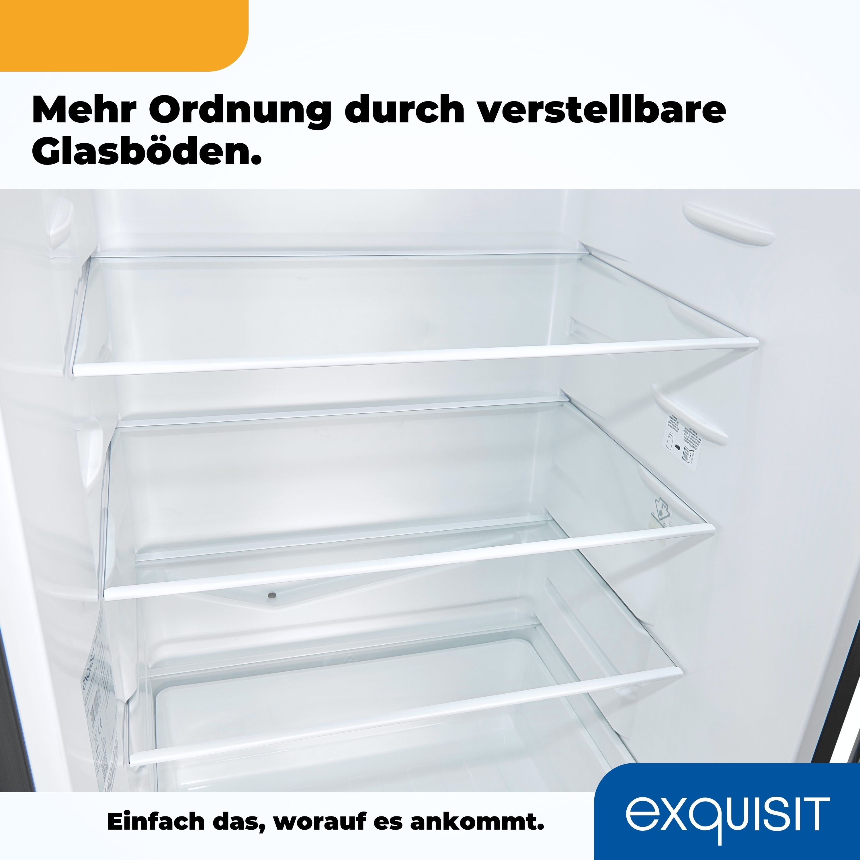 Kühlschrankinnenraum mit verstellbaren Glasböden.