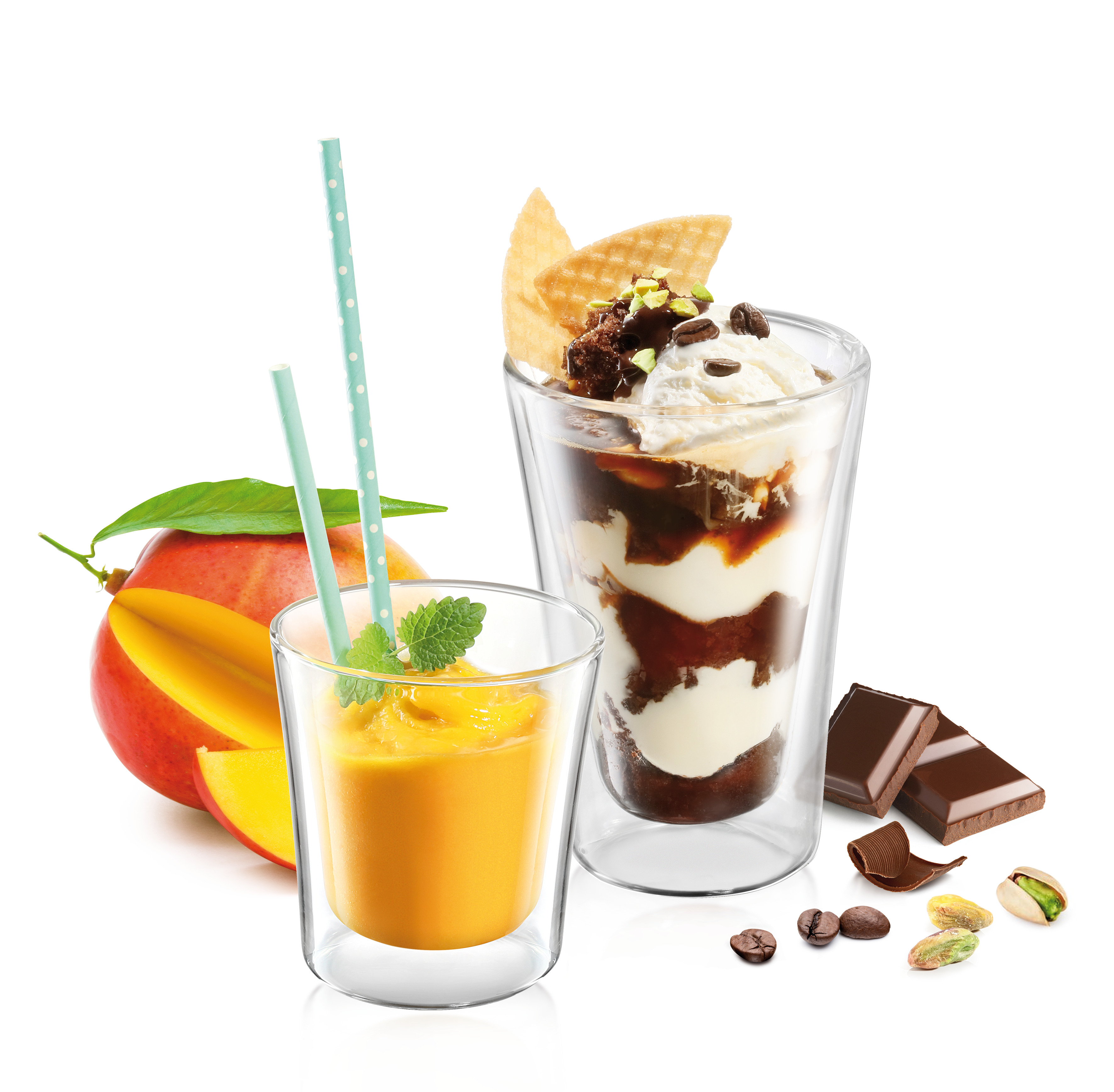 Getränke: Mango-Smoothie, Eisbecher, Schokolade, Kaffeebohnen und Pistazien.