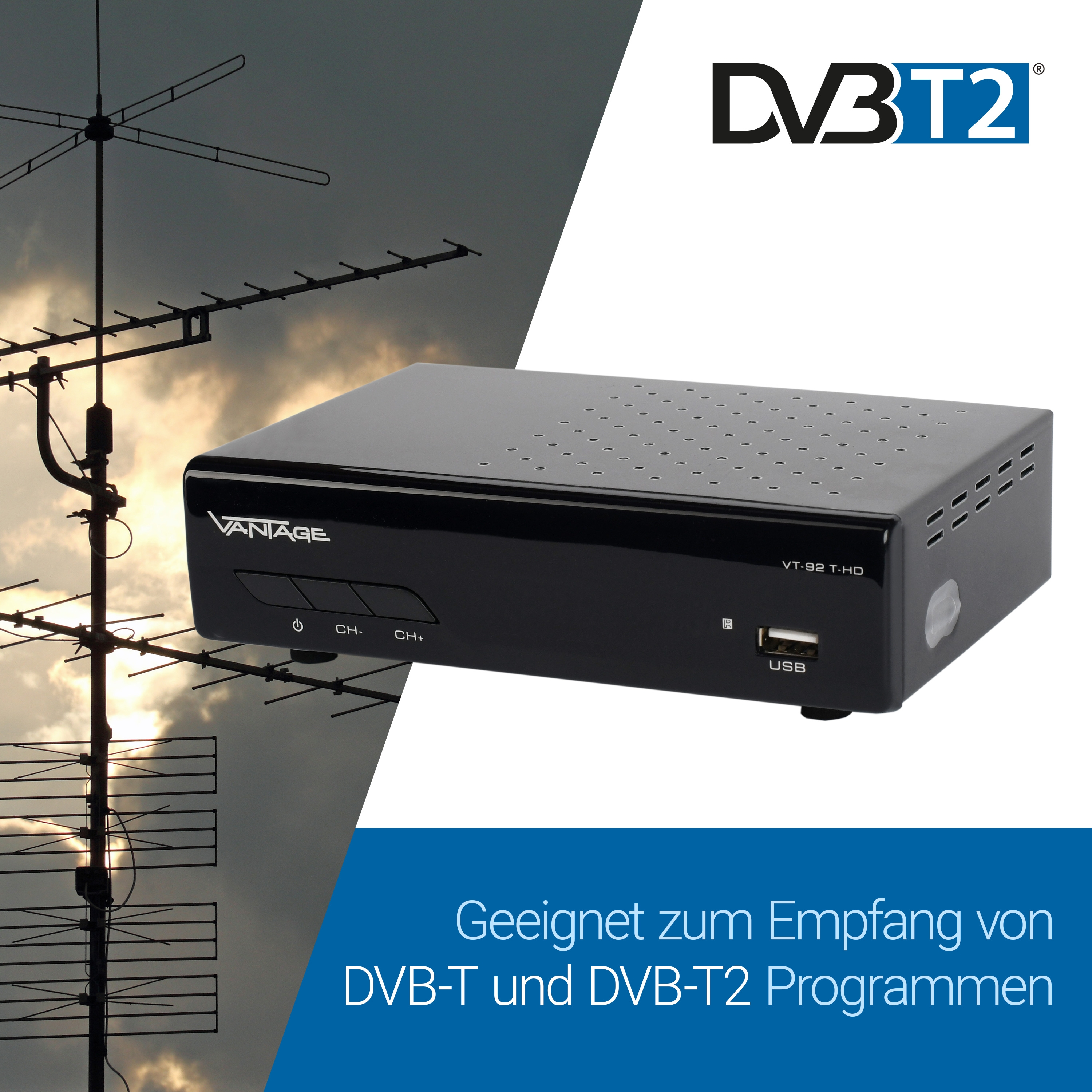 Schwarzer DVB-T2-Receiver mit Antenne im Hintergrund vor bewölktem Himmel.