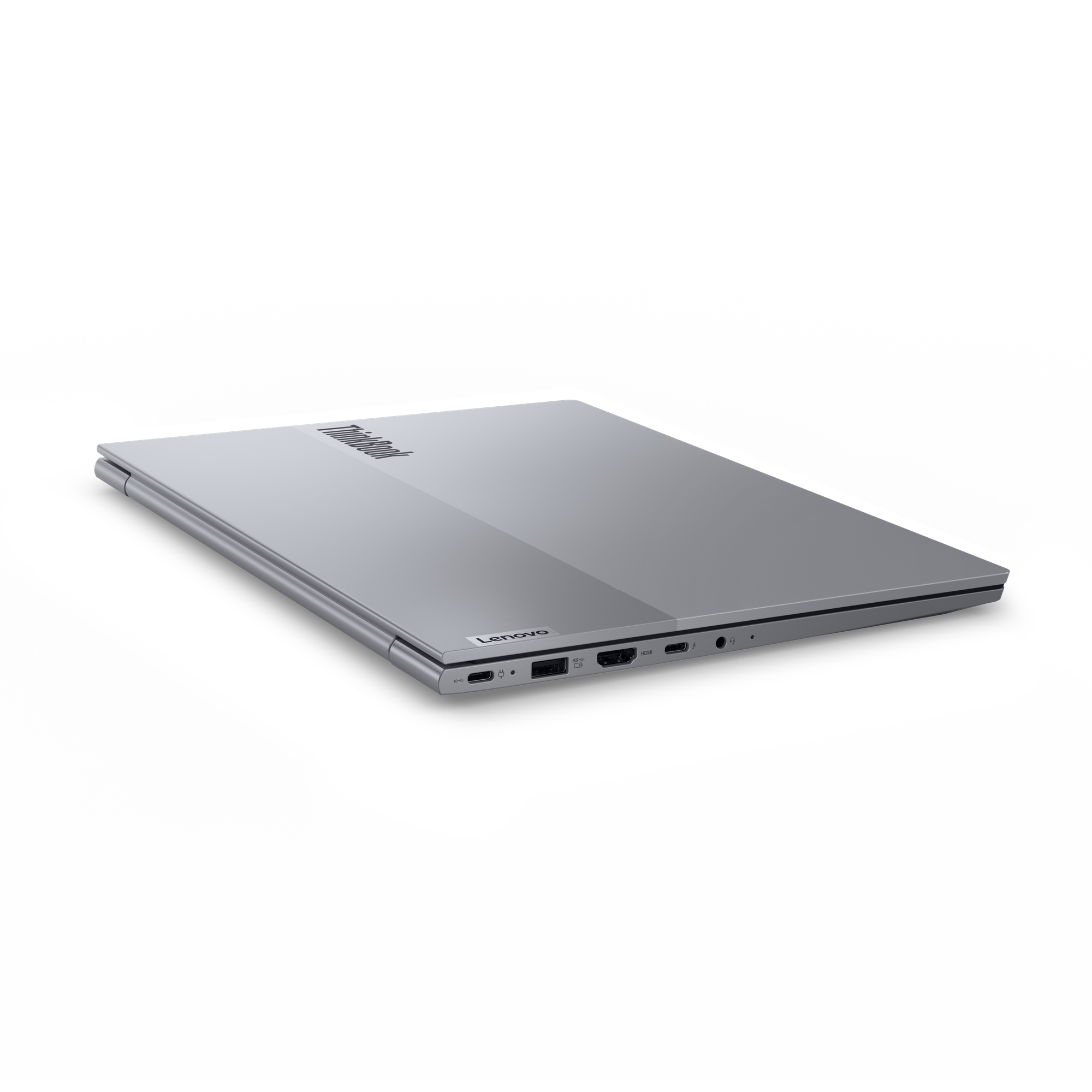 Laptop Lenovo ThinkBook argentato, chiuso e angolato. Le porte sono visibili sul lato. Sfondo bianco.