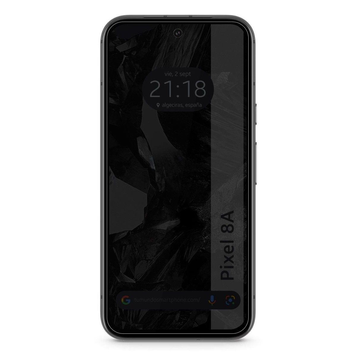 Smartphone nero con display che mostra ora e posizione. Le parole 'Pixel 8A' sono visibili.