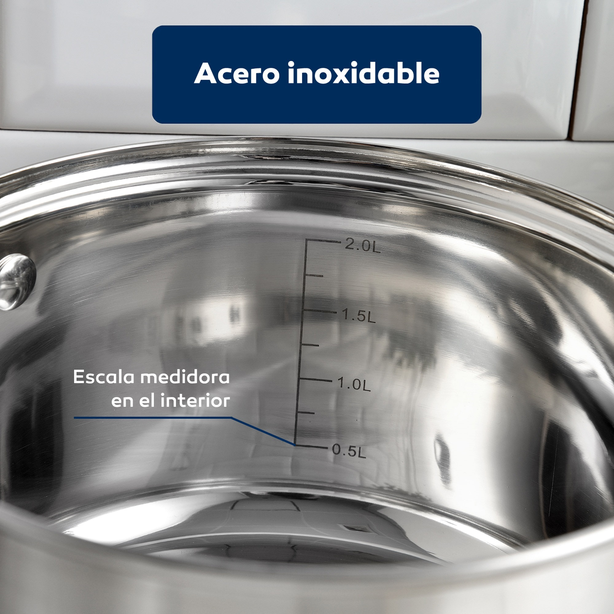 Olla de acero inoxidable. Texto 'Acero inoxidable' visible. Escala medidora interior, hasta 2.0L.