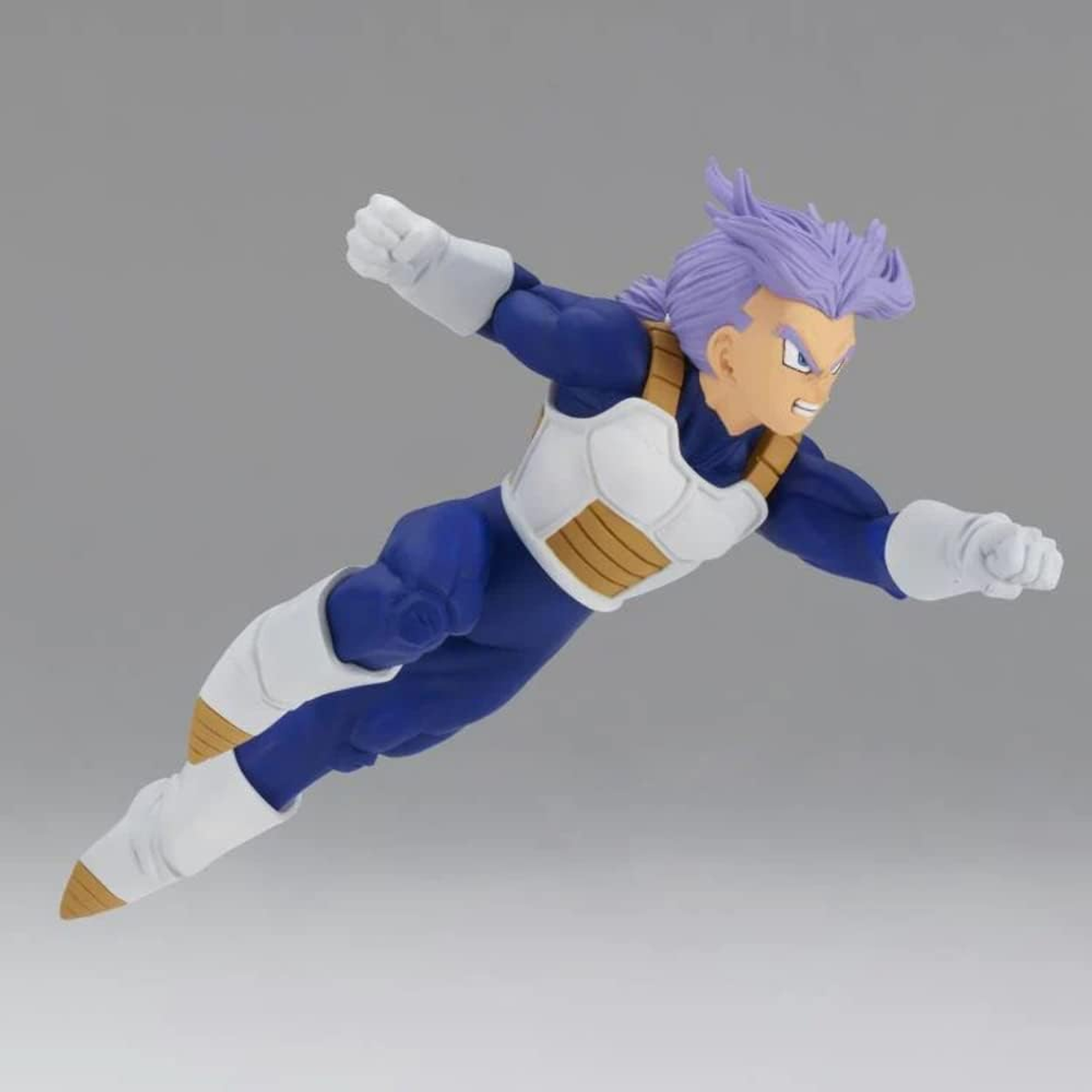 Dragon Ball Z Figur: Trunks in dynamischer Pose, blaue und weiße Rüstung tragend, fliegt.