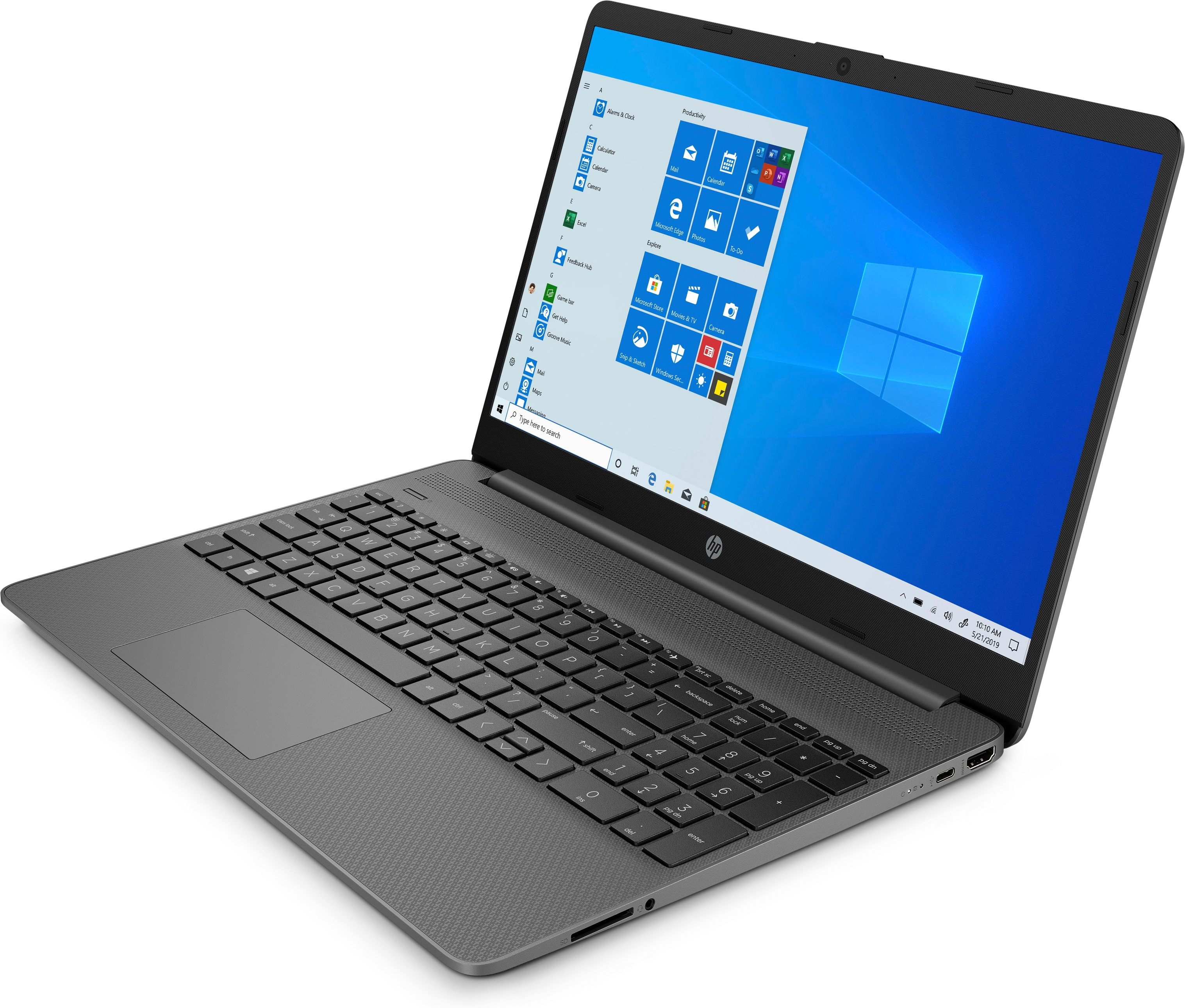 Laptop HP grigio con Windows 10 sullo schermo. È posizionato su una superficie bianca.