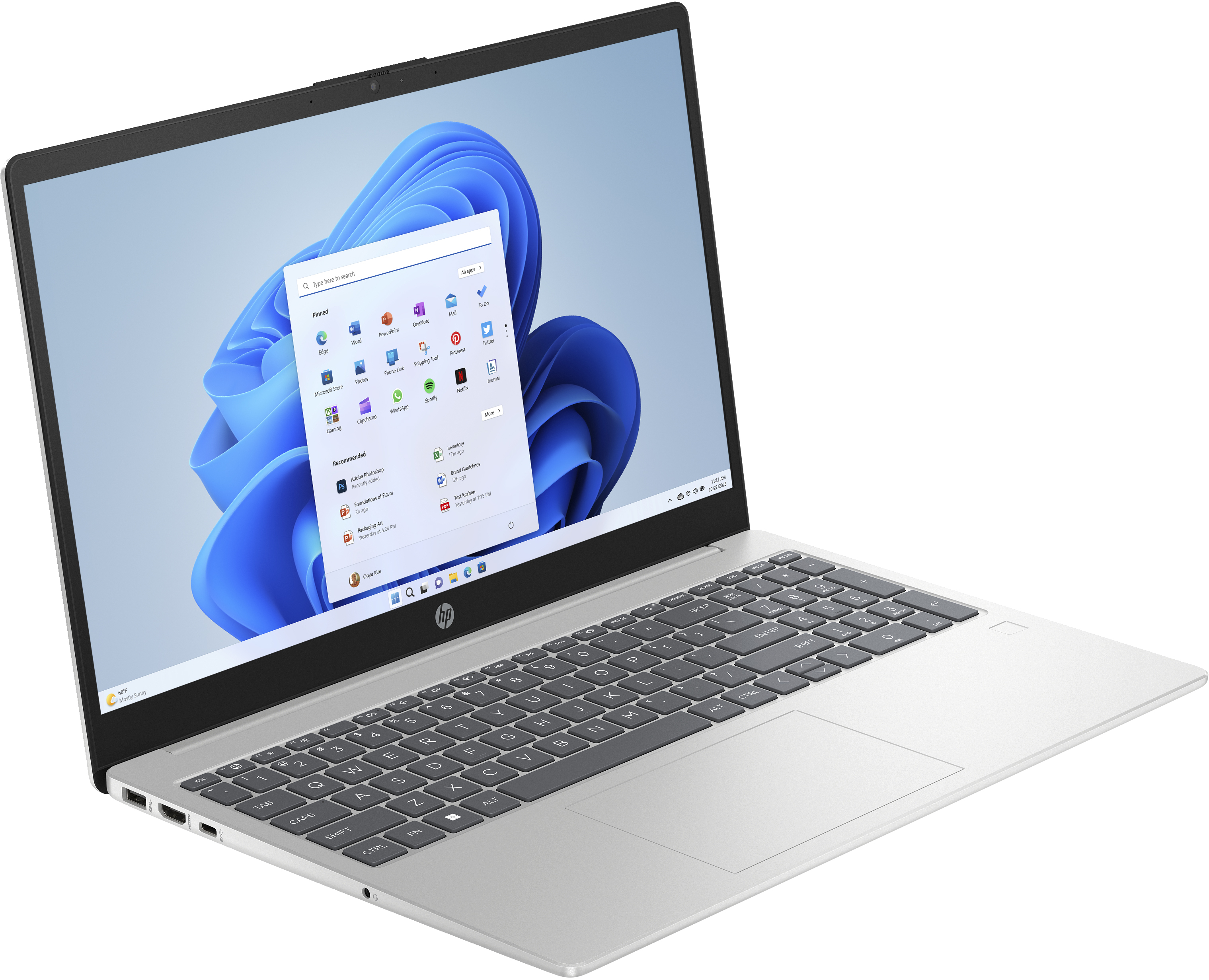 Silberner HP-Laptop mit Windows 11, Tastatur sichtbar. Bildschirm zeigt Apps.