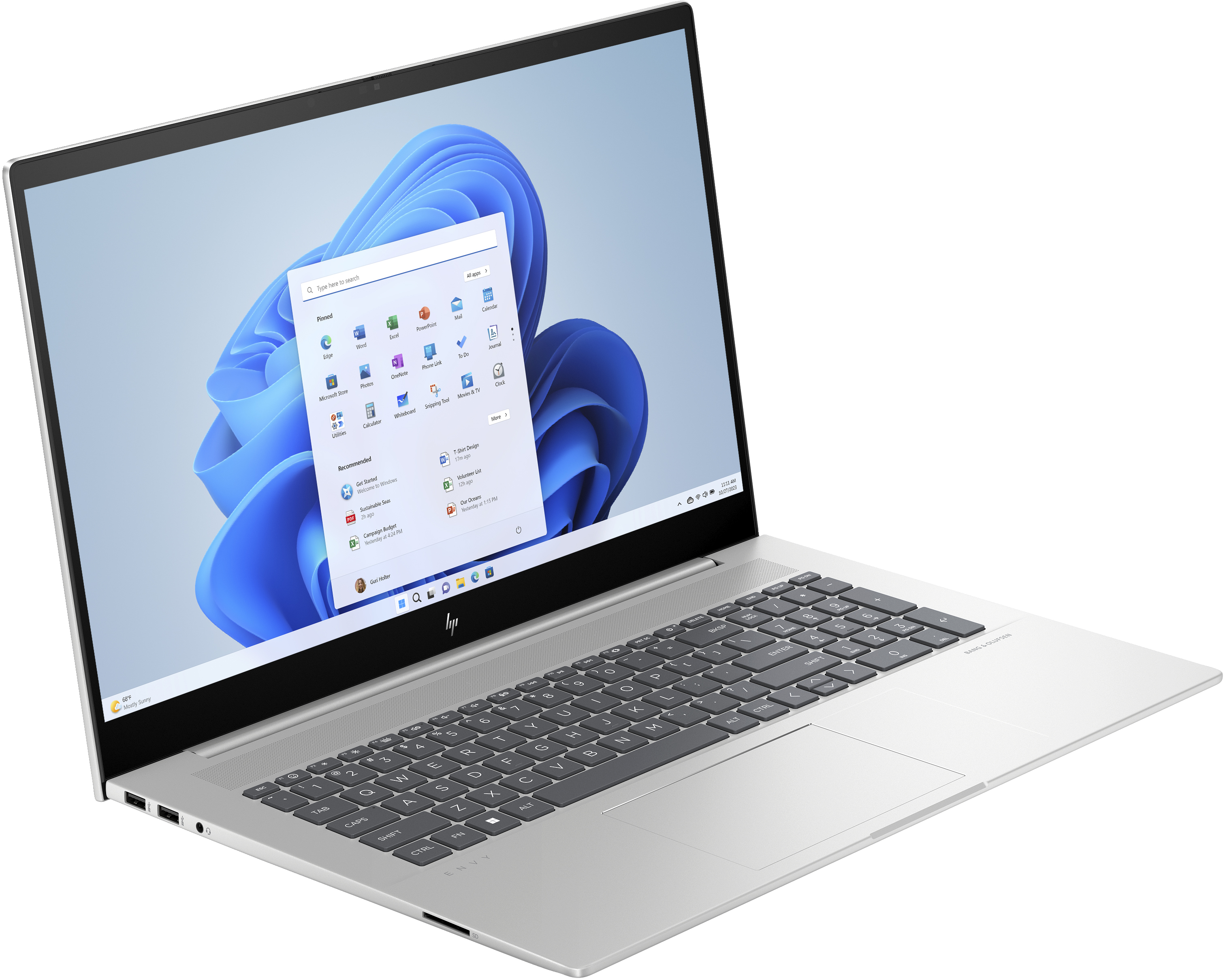 Silberner Laptop, offen. Windows-Oberfläche auf dem Bildschirm. Abgewinkelte Ansicht, weißer Hintergrund.