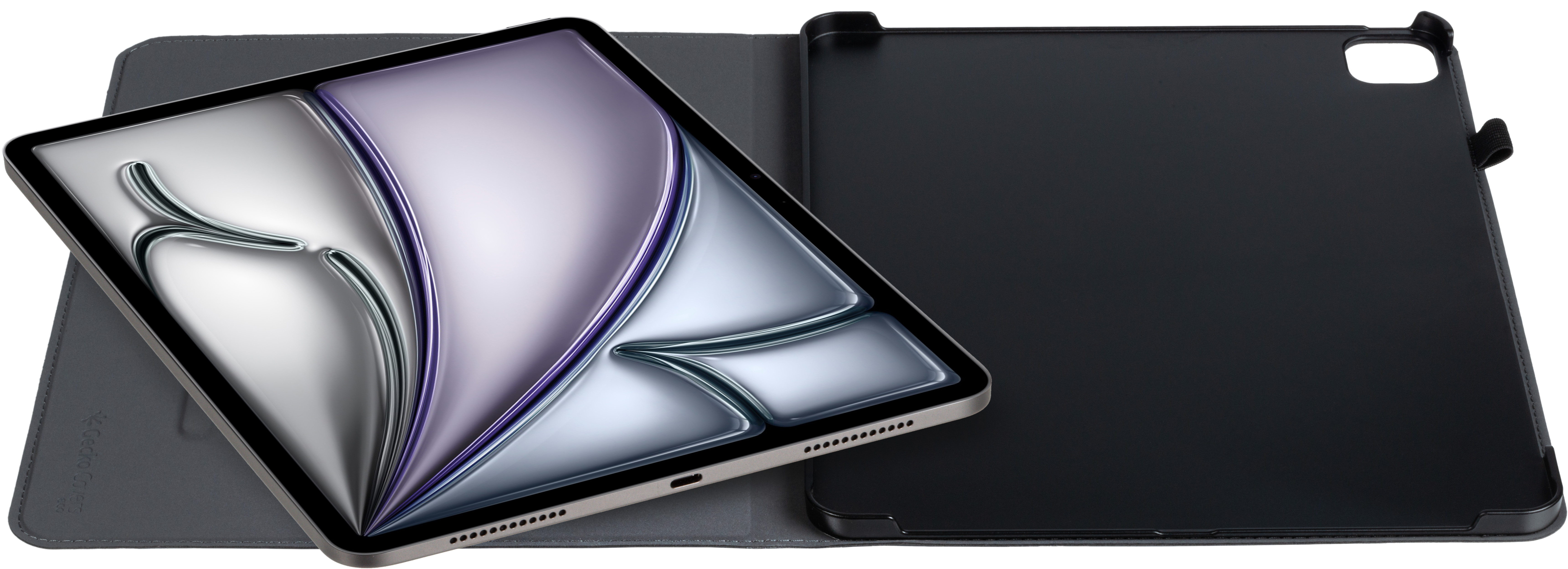 Tablette dans un étui, partiellement ouverte. L'écran affiche un dégradé violet et argenté. Fond blanc.