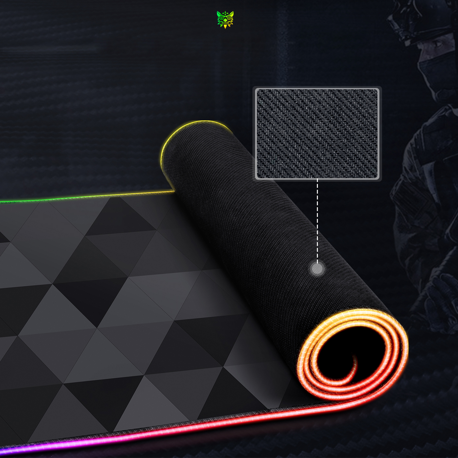 Alfombrilla de ratón para juegos con superficie negra y borde luminoso y colorido, con sección enrollada.