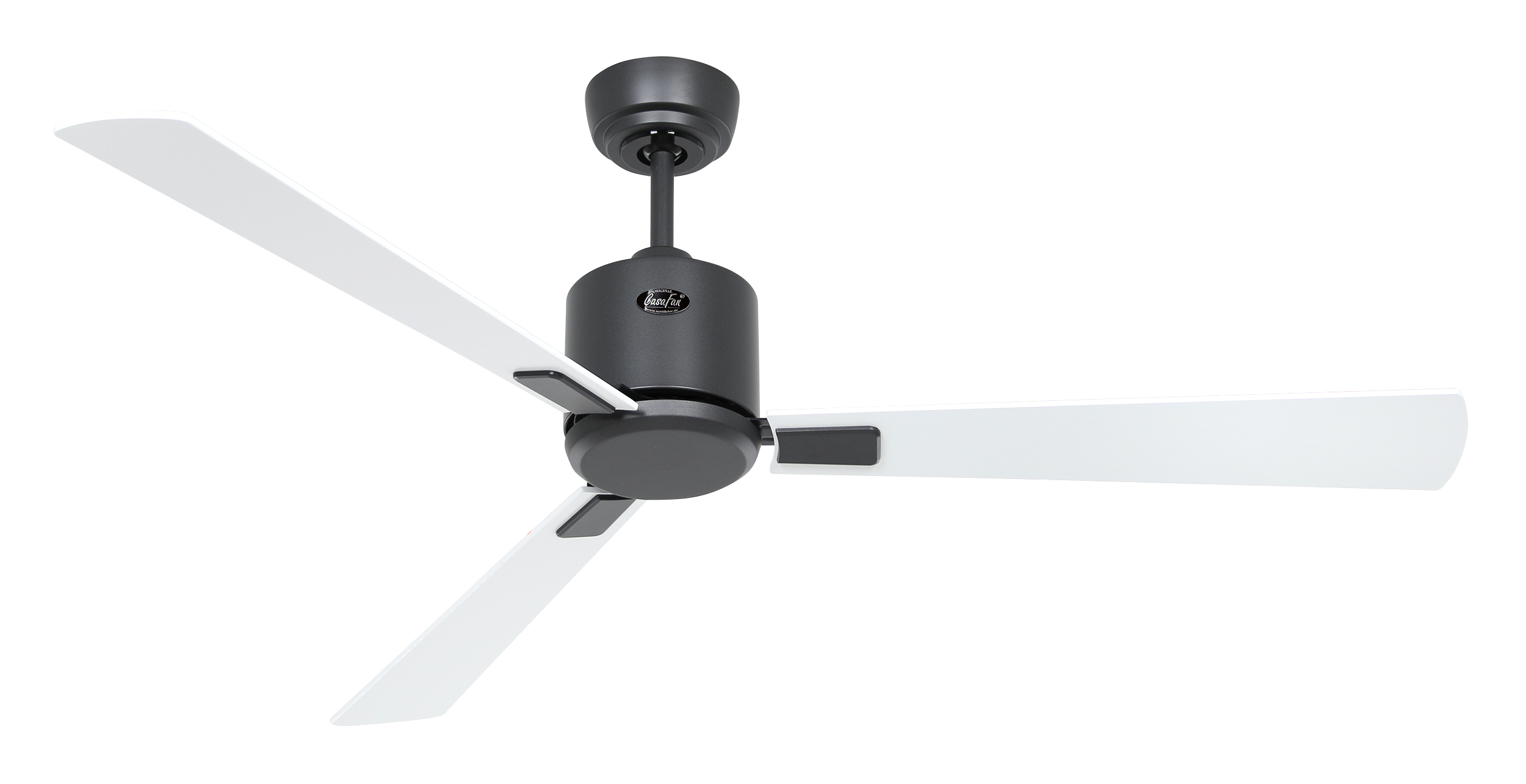 Ventilatore da soffitto nero con tre pale bianche, su sfondo bianco.