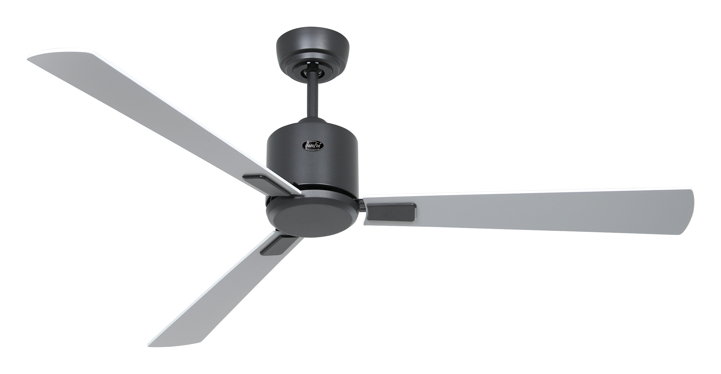 Un ventilatore da soffitto nero con tre pale. Le pale e il corpo sono scuri.