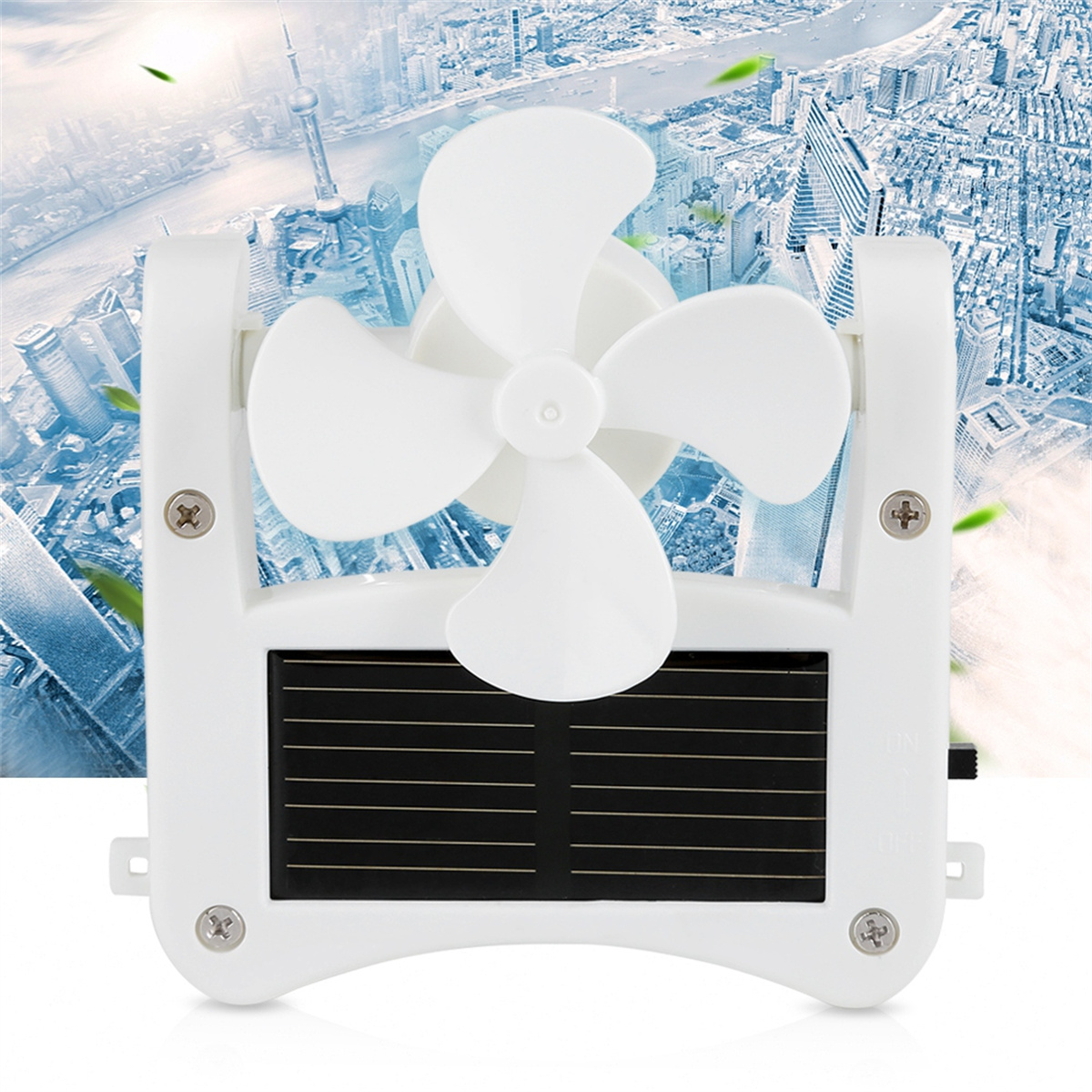 Weißer solarbetriebener Ventilator mit blauem Stadtbildhintergrund.