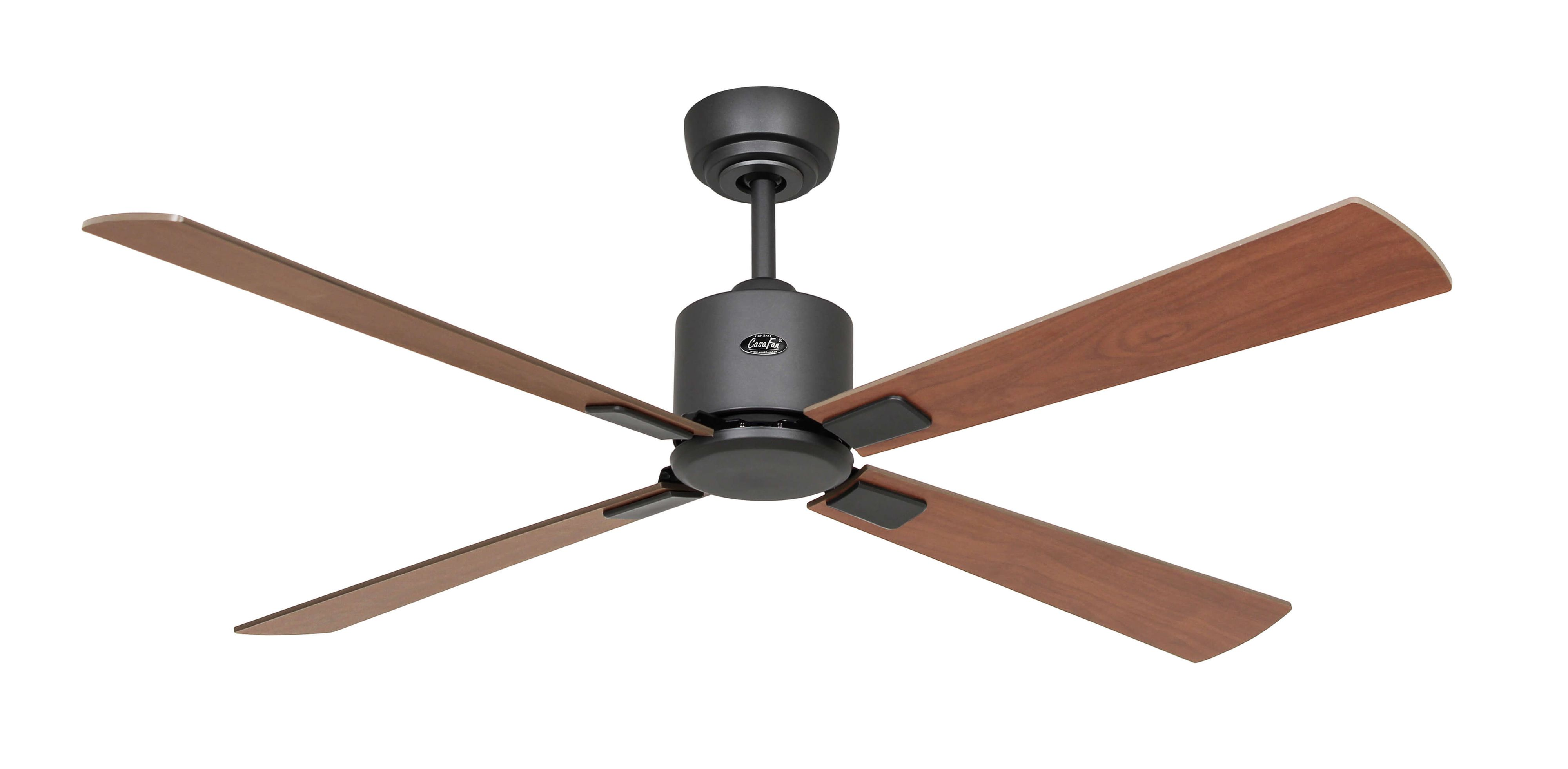 Ventilatore a soffitto a quattro pale, motore e telaio neri, pale in legno marrone.