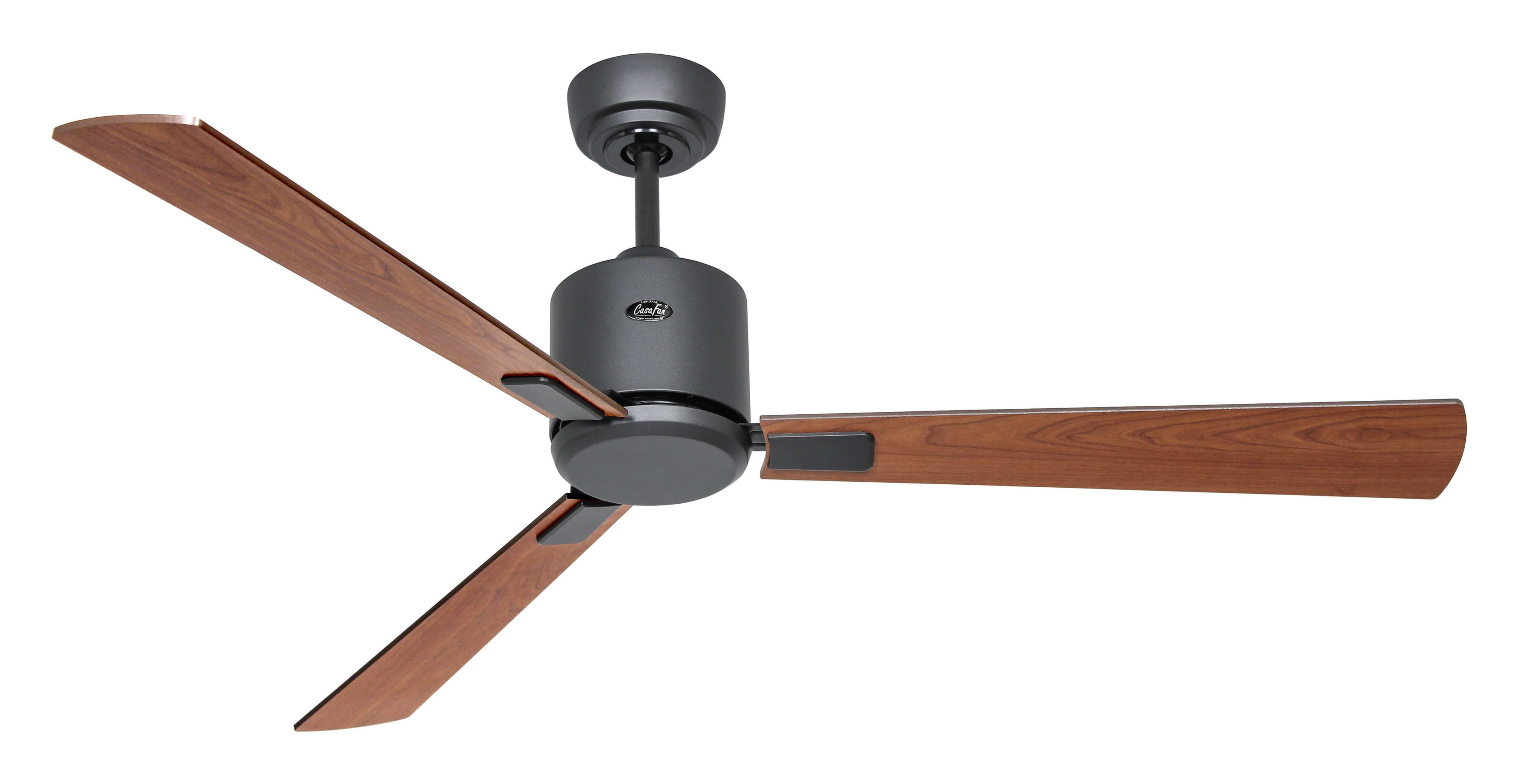 Ventilatore da soffitto con tre pale in legno e un alloggiamento motore nero.