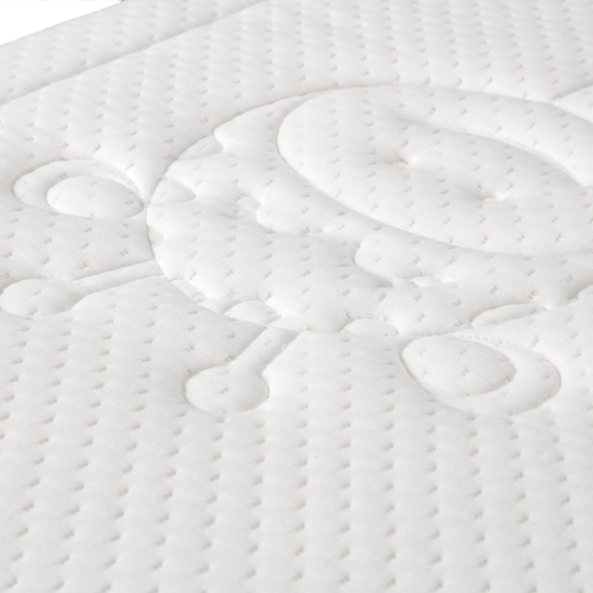 Primer plano de un colchón blanco con superficie texturizada. Tiene un diseño de remolino.