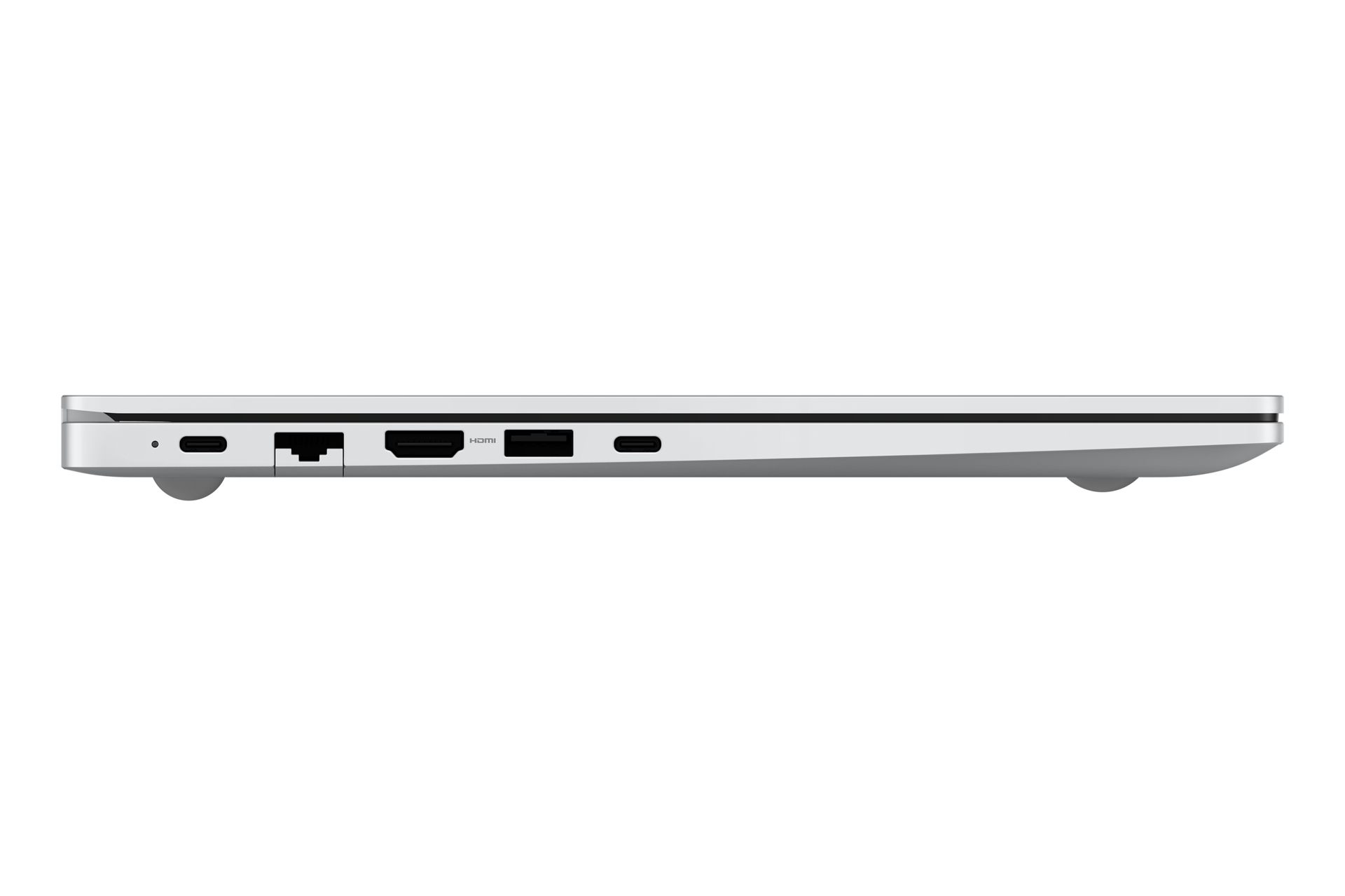 Die Seitenansicht eines Laptops mit Anschlüssen. Der Laptop ist silberfarben.