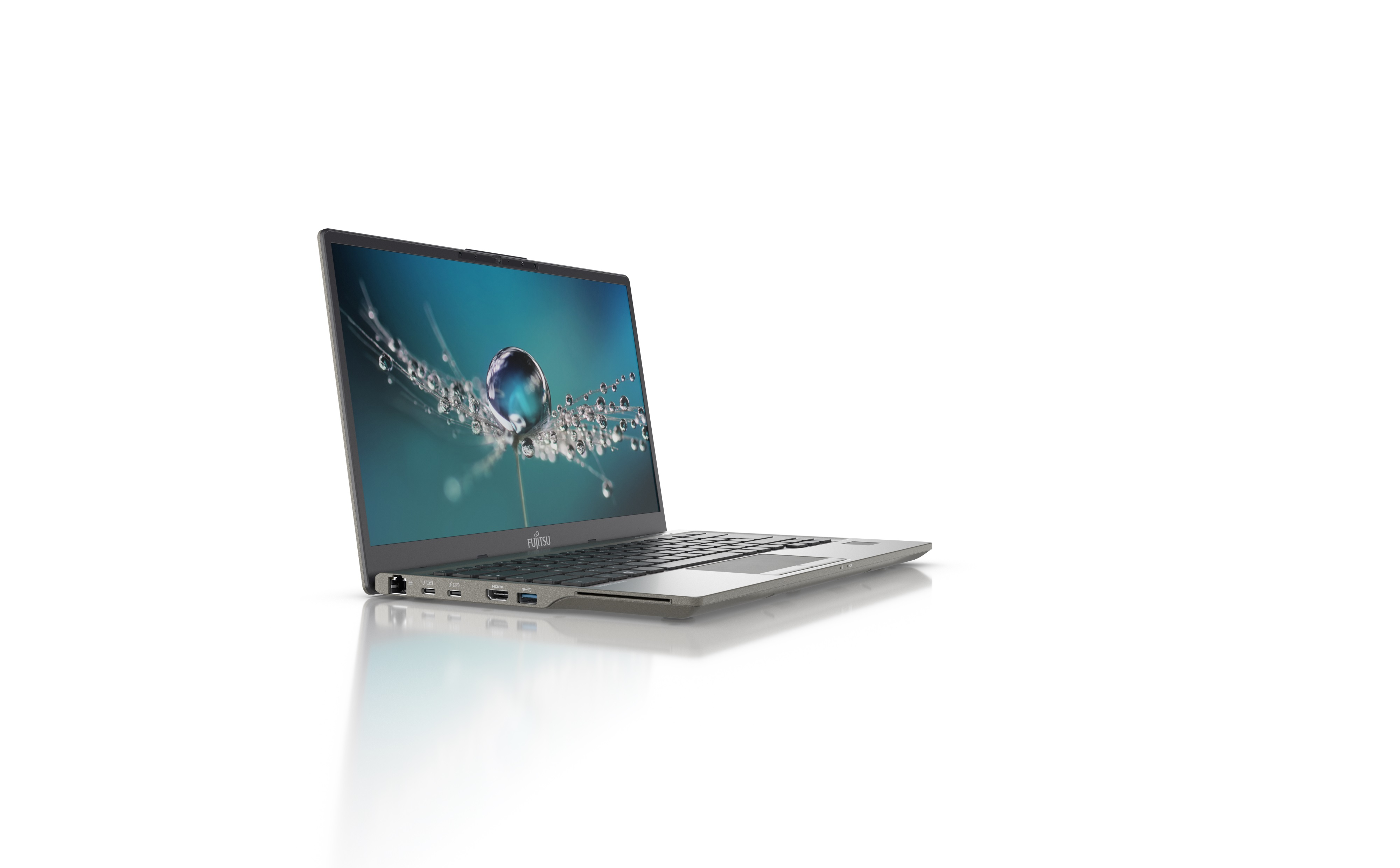 Grijze laptop op wit. Scherm toont een waterdruppelafbeelding. Witte achtergrond.