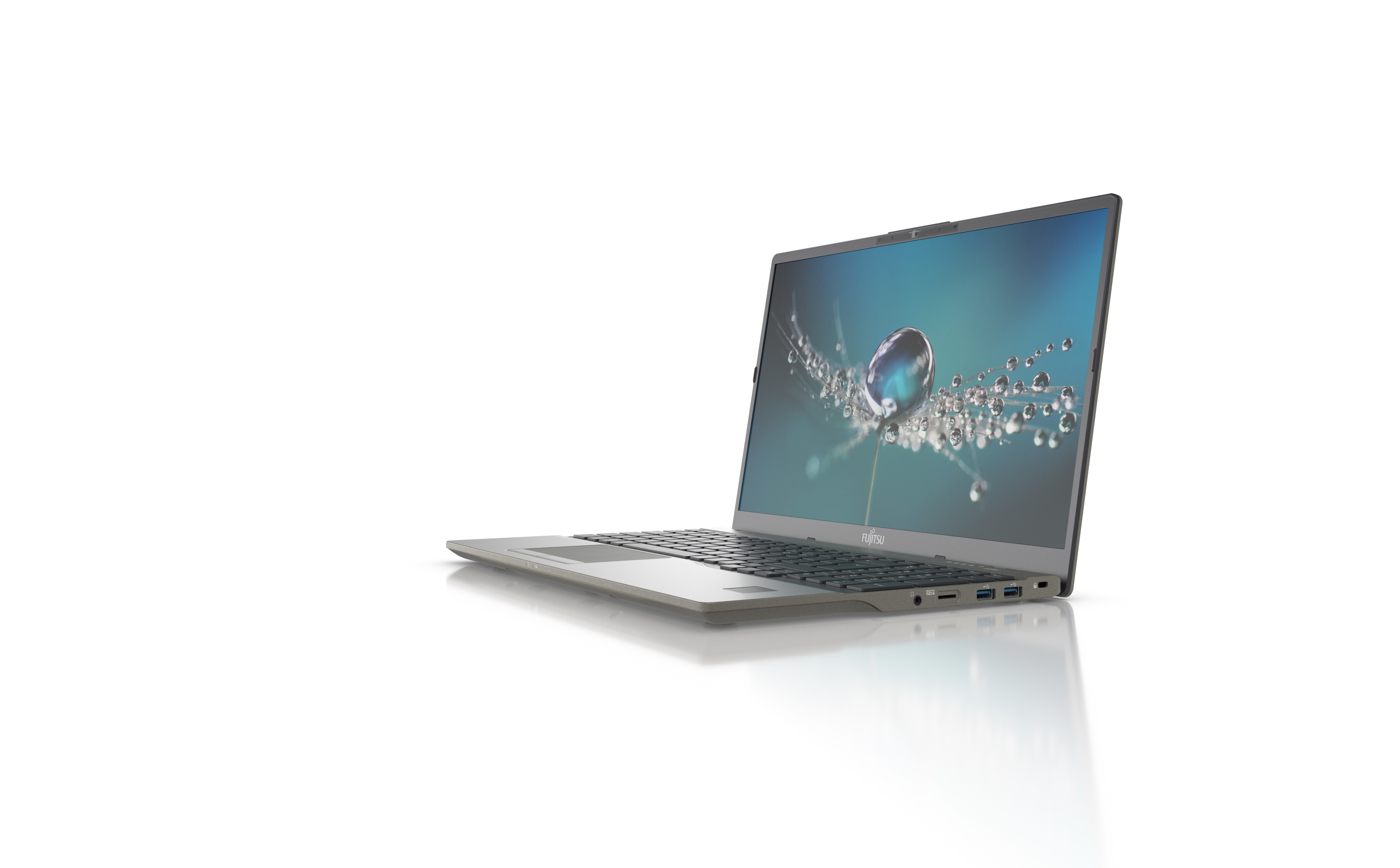 Grijze laptop op wit. Scherm toont een waterdruppelafbeelding. Witte achtergrond.