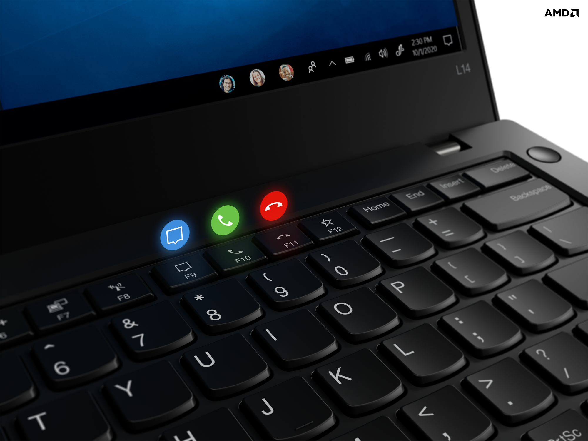 Laptop-Tastatur mit Anruftasten auf dem Bildschirm. Eine Videoanruf-Oberfläche ist sichtbar.