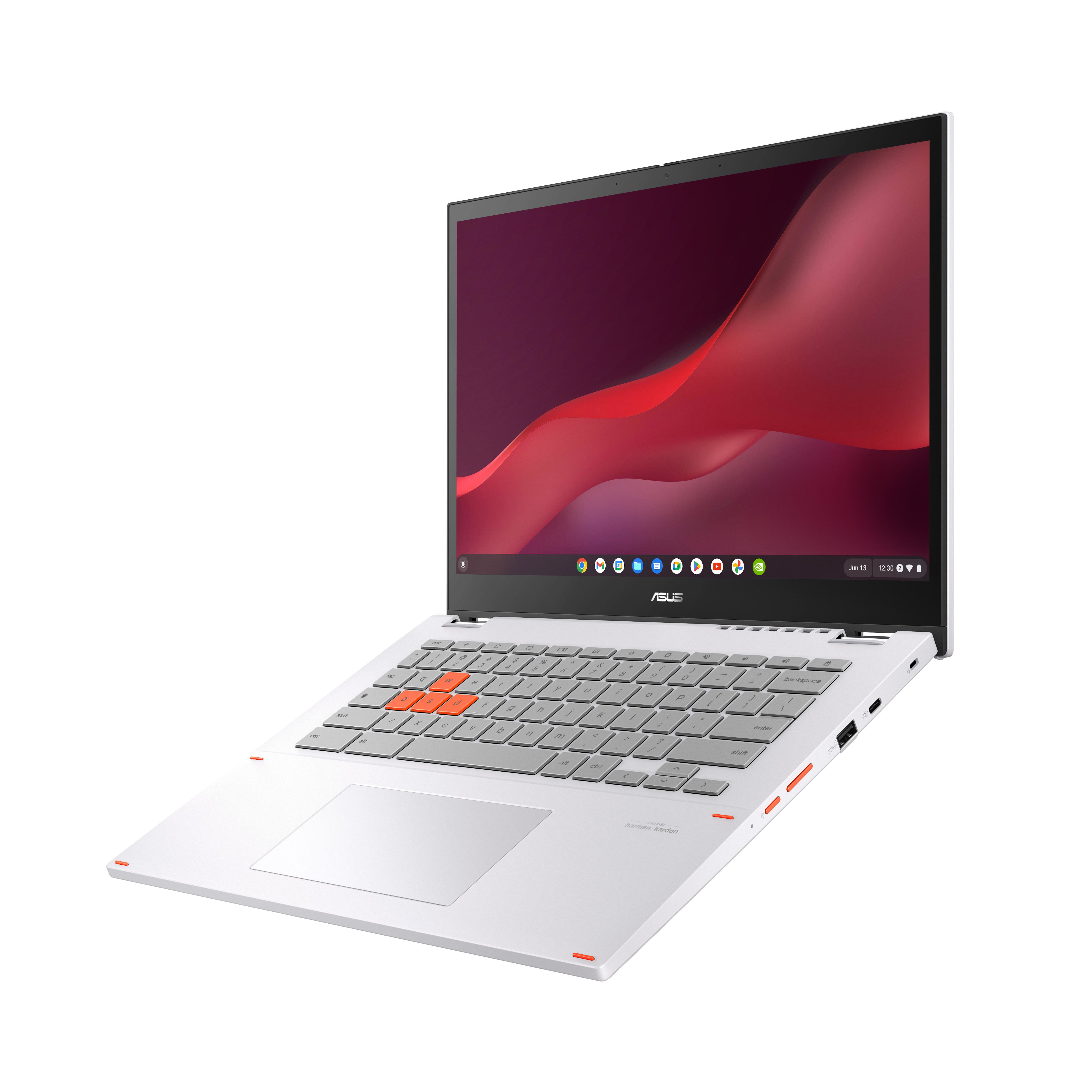 Weißer Laptop mit orangefarbener Akzenttastatur, geöffnet auf weißem Hintergrund.