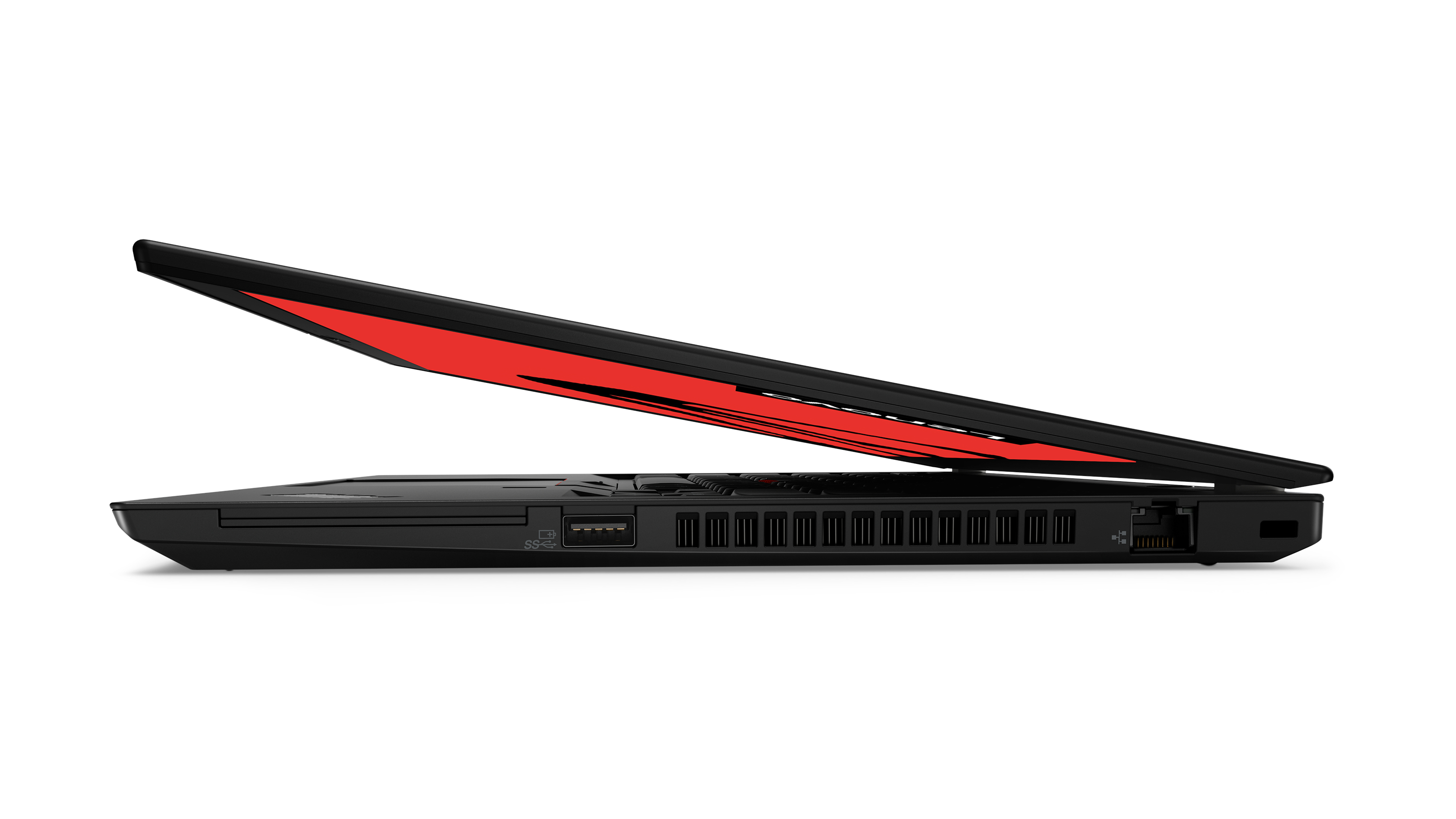 Laptop nero, vista laterale, interno rosso. Lo schermo è leggermente aperto. Le porte USB sono visibili.