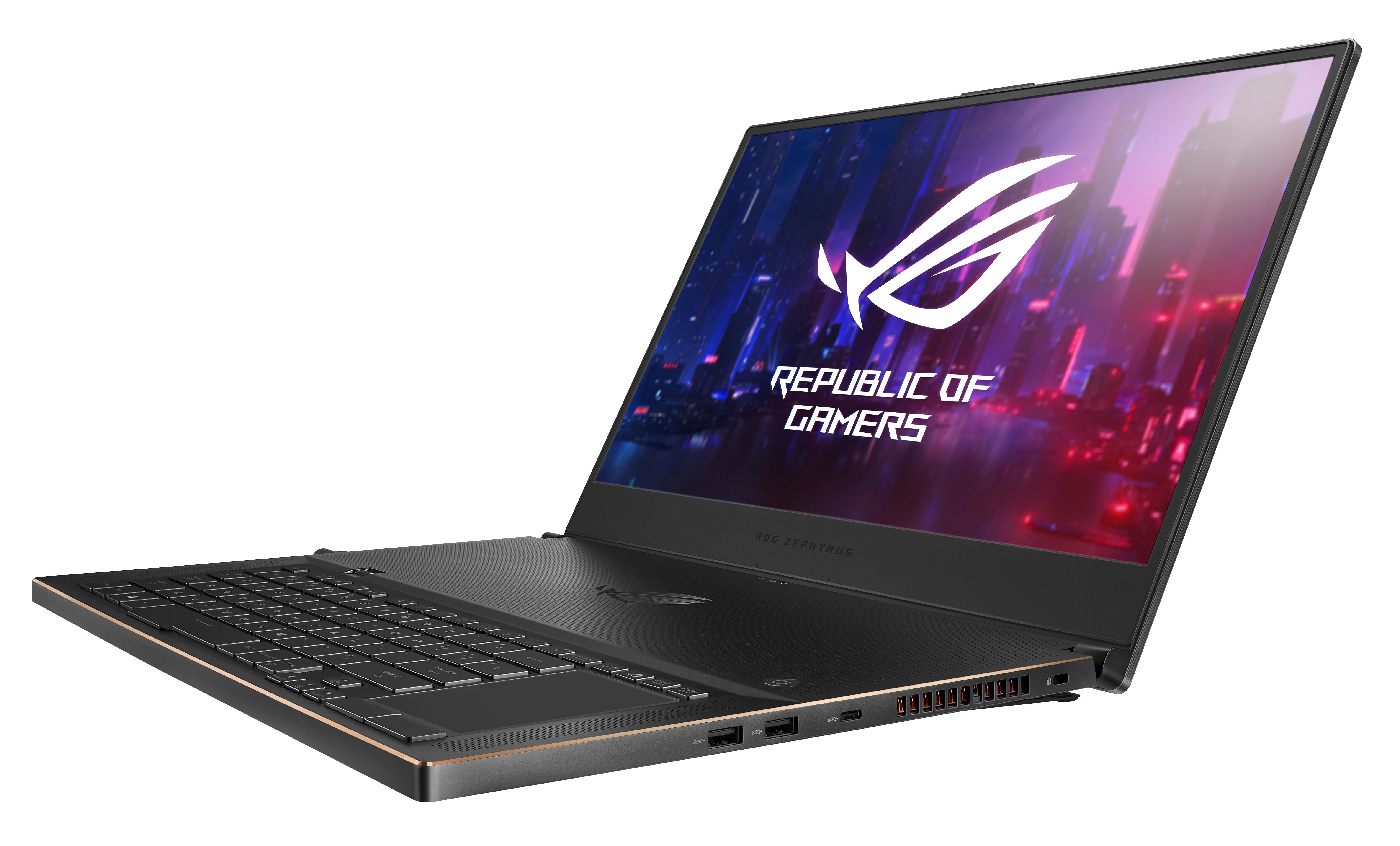 Laptop, Schrägansicht, geöffnet. Der Bildschirm zeigt Text. Der Laptop ist schwarz.