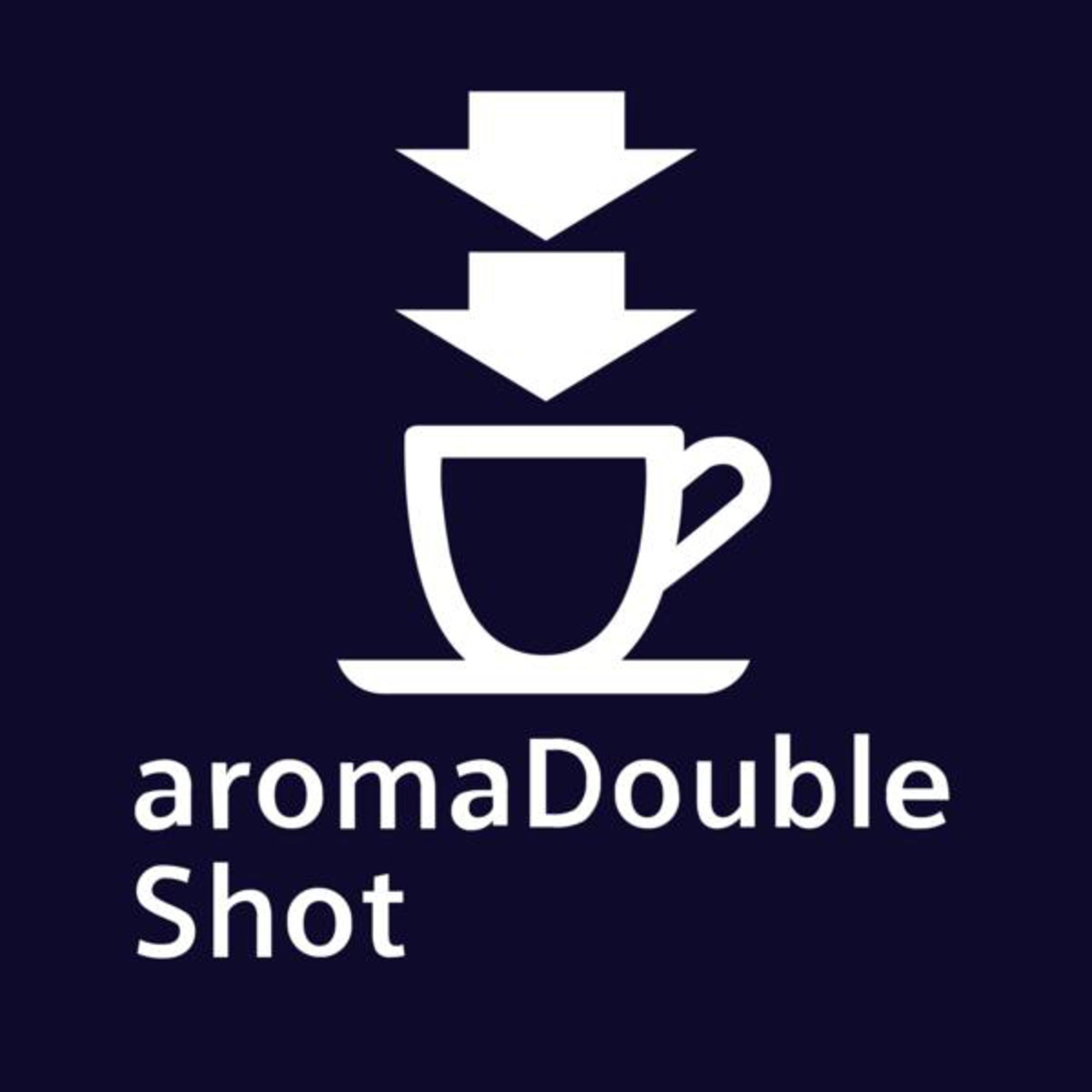 Ein einfaches Logo mit zwei nach unten zeigenden Pfeilen auf eine Kaffeetasse und den Worten 'aromaDouble Shot'.