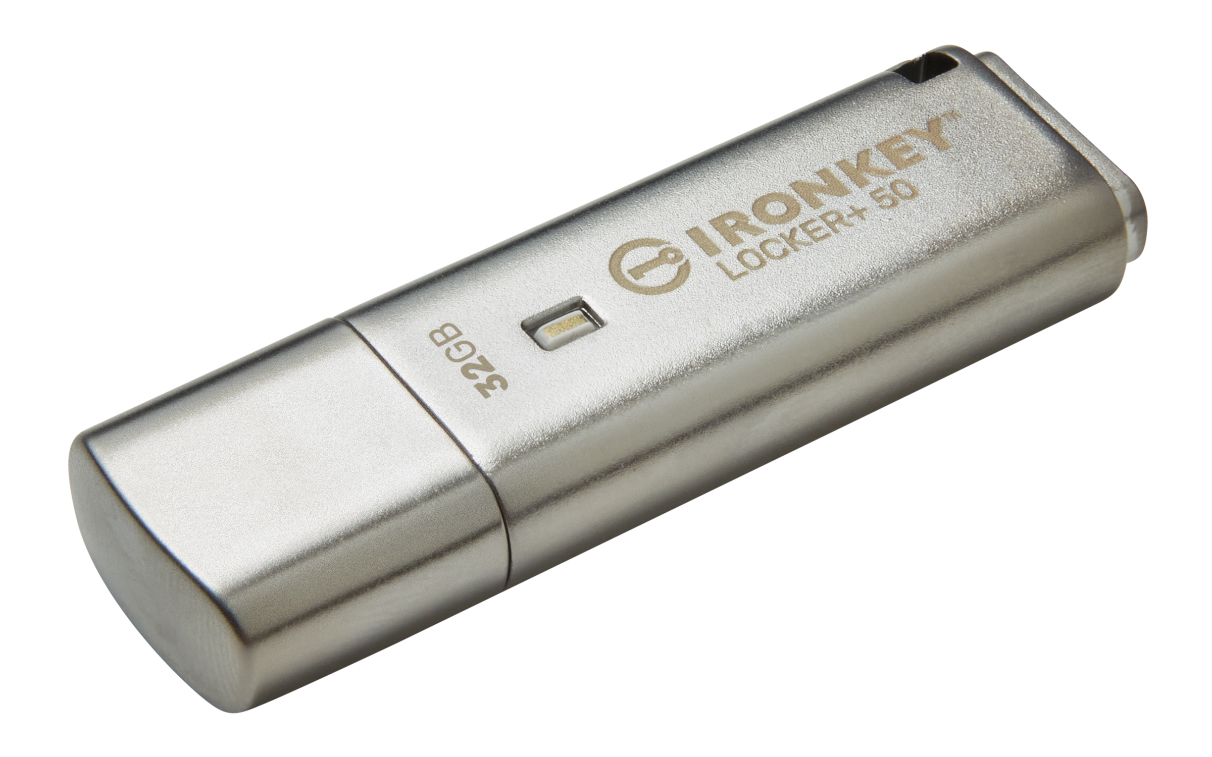 Ein silberner IronKey Locker+ 50 USB-Stick. Das 32GB-Etikett ist sichtbar.