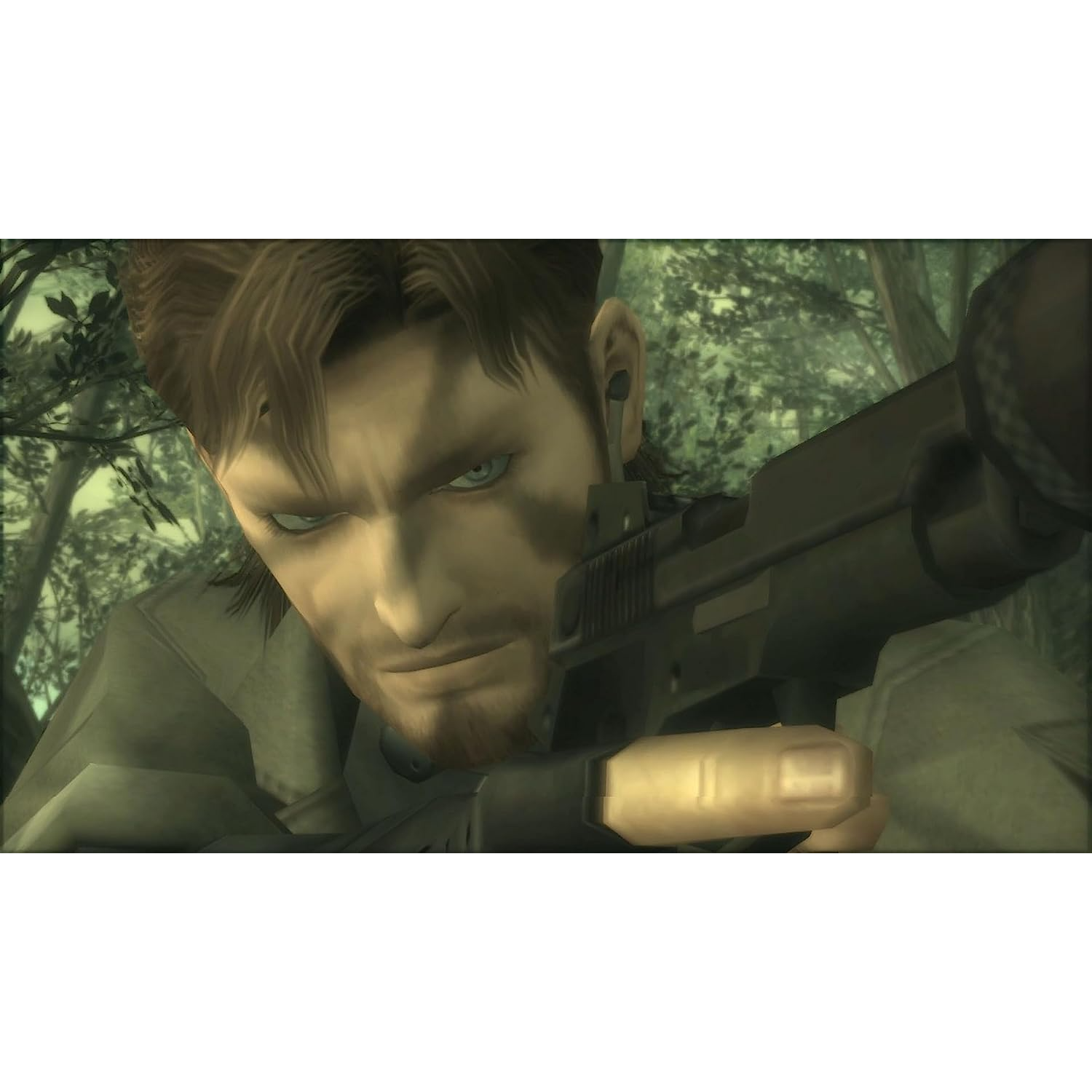 Mężczyzna z bronią patrzy w dal, drzewa w tle. Scena jest ciemna i zielona.