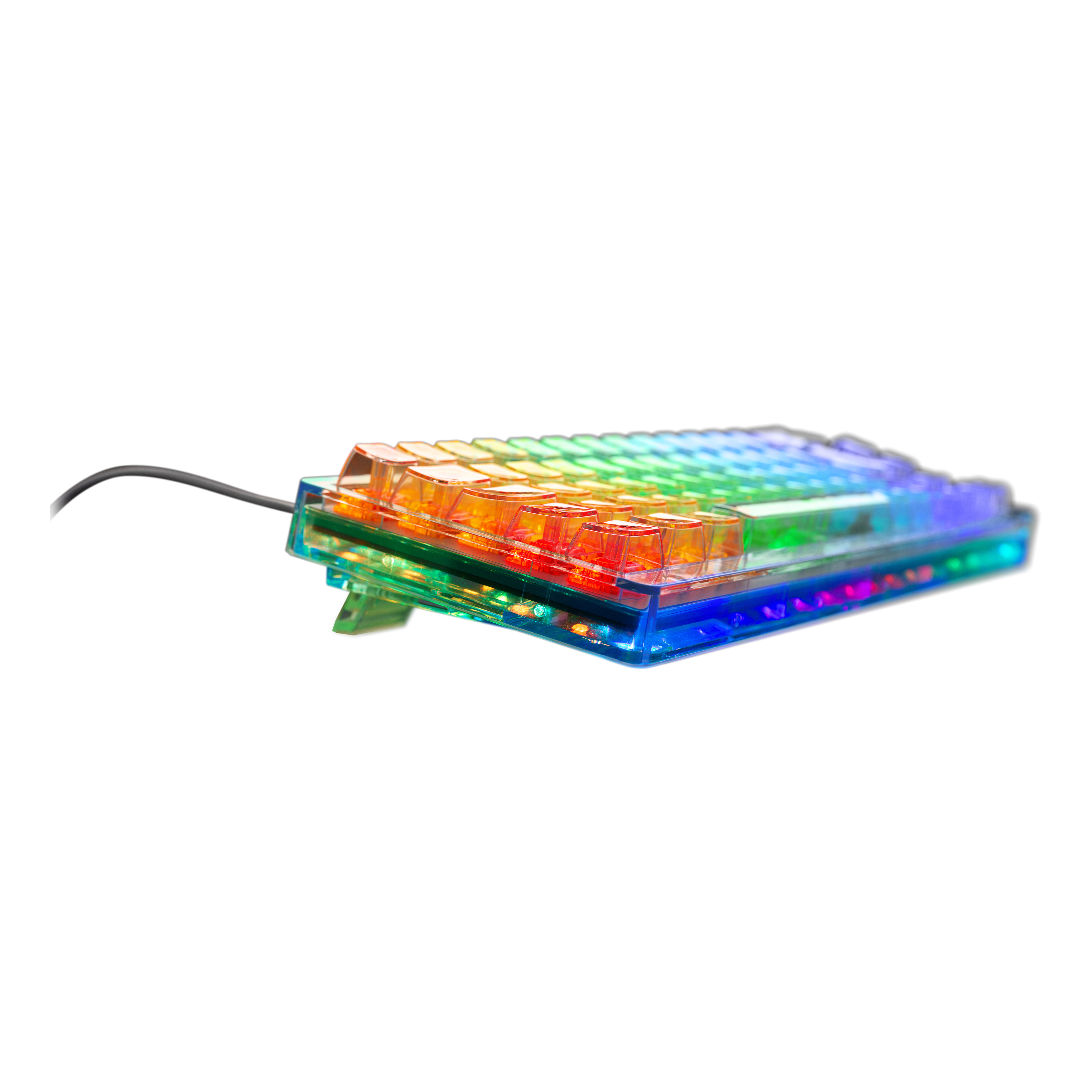 Una tastiera arcobaleno su sfondo bianco. La tastiera mostra un design trasparente.