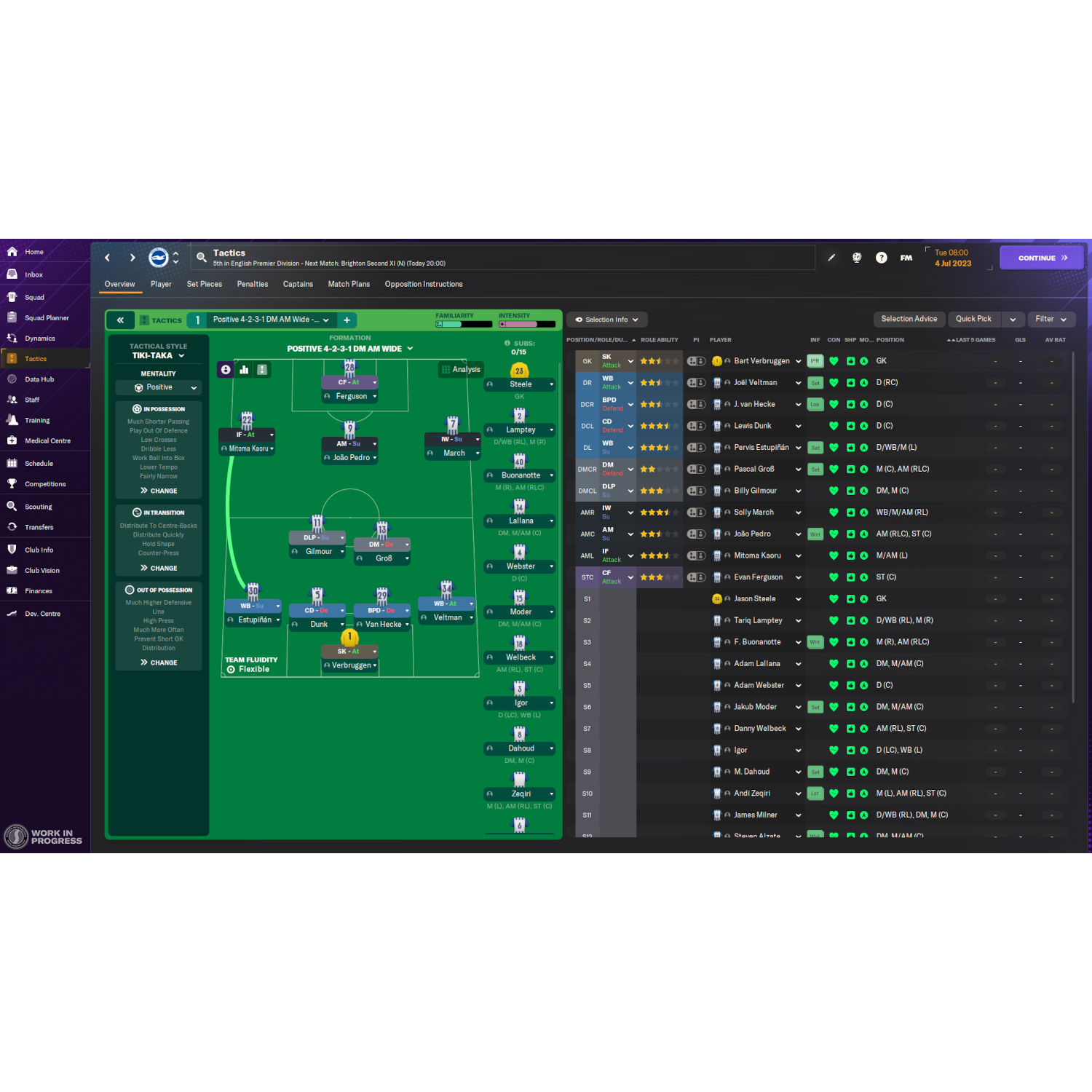 Una schermata di formazione della squadra di calcio, con giocatori, tattiche e informazioni sulla squadra.