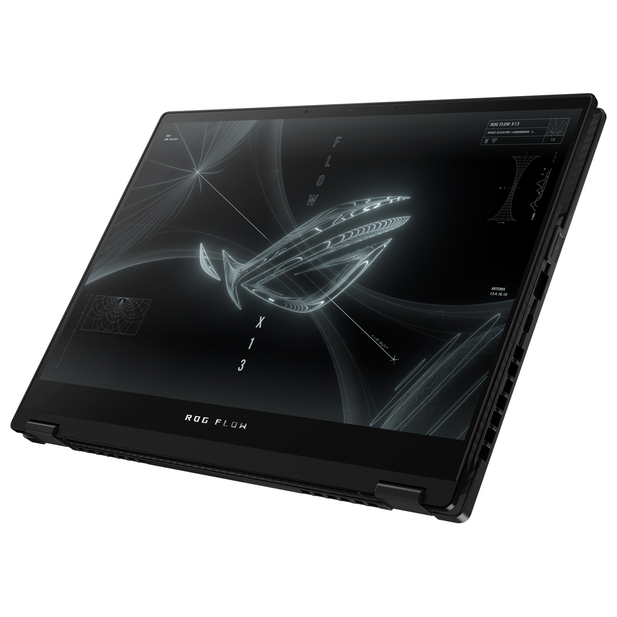 Un laptop ROG Flow nero, aperto, mostra un design geometrico sullo schermo, angolato su bianco.