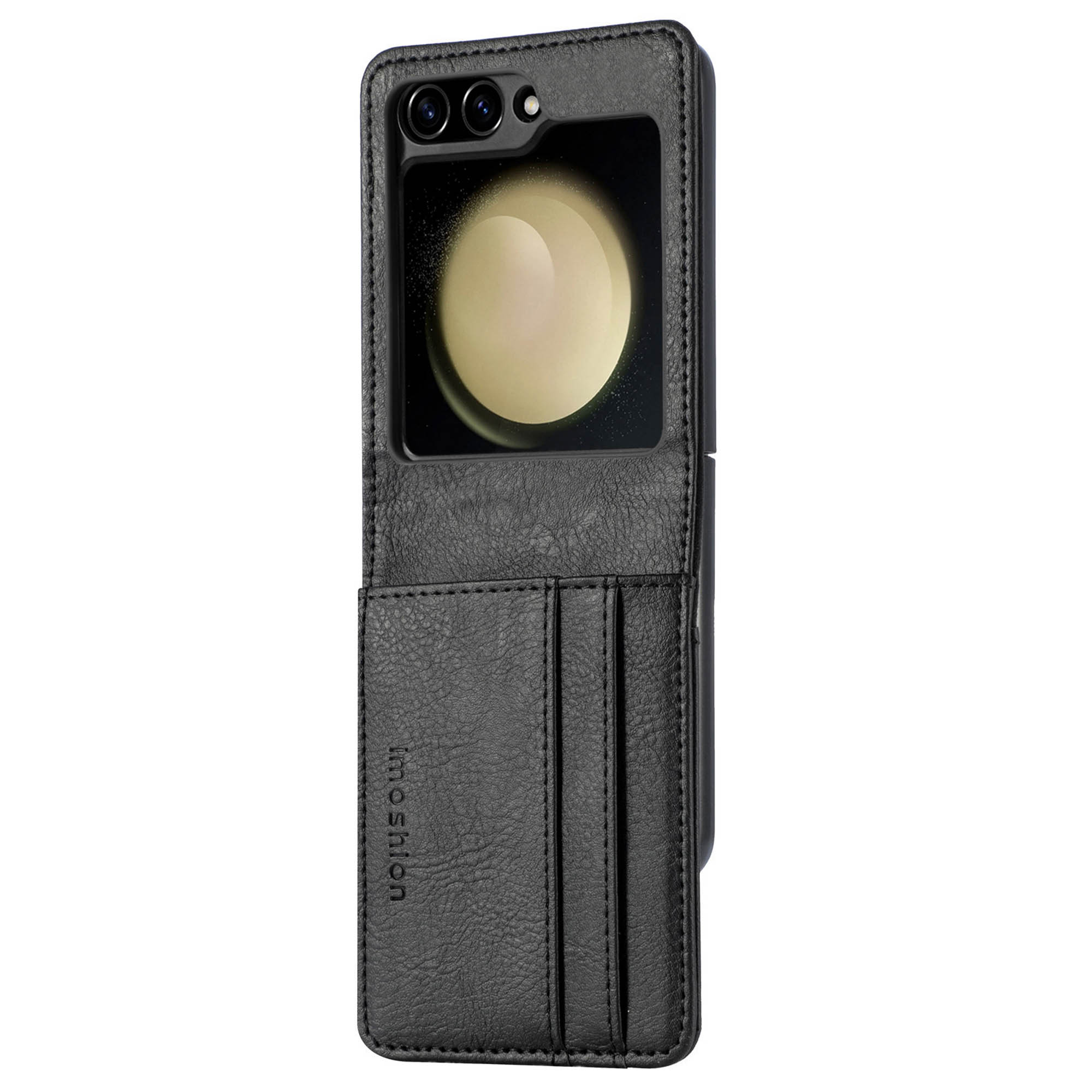Zwarte telefoonhoes met kaartsleuven, zichtbaar telefoonscherm en camera. De hoes is leerachtig.