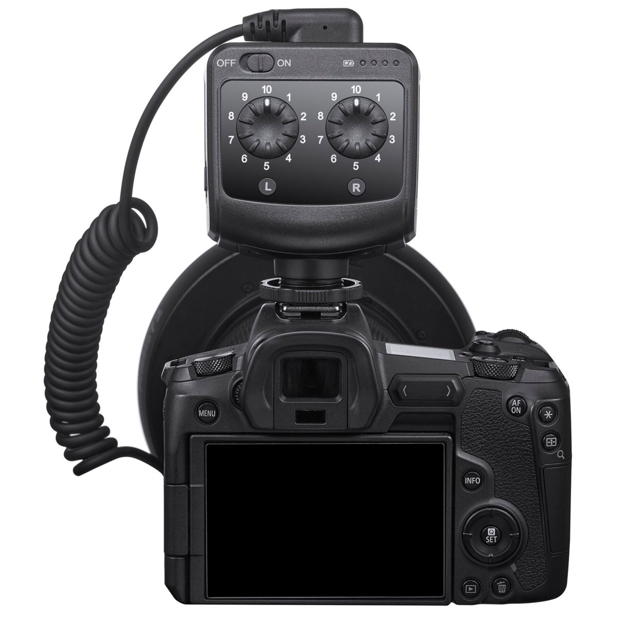 Fotocamera nera con unità flash, quadranti e display. Lo sfondo è bianco.