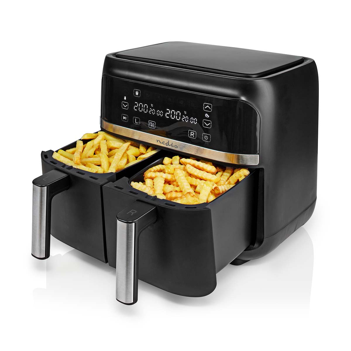 Friggitrice ad aria nera con due cestelli pieni di patatine fritte.