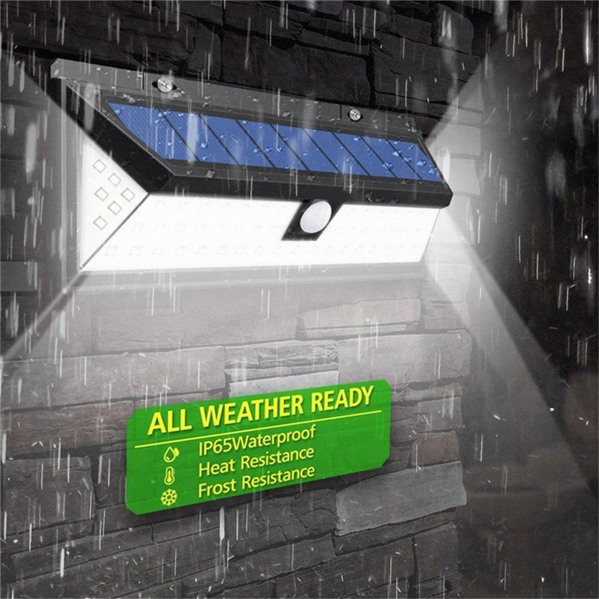 Wandmontierte Solarleuchte an einer Ziegelmauer. Text: 'All Weather Ready'.