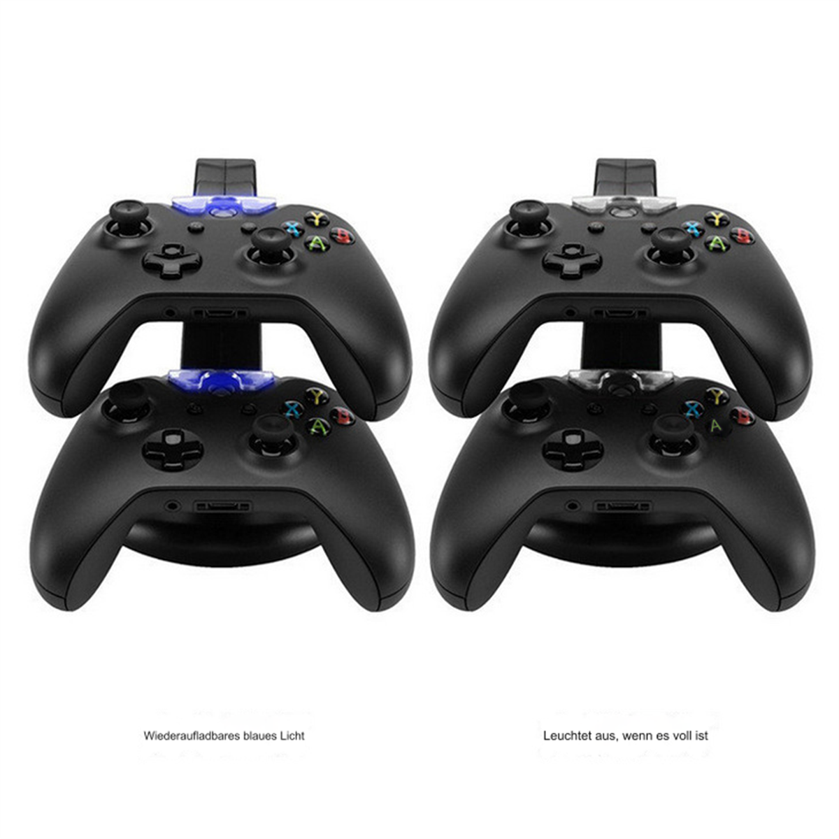 Vier schwarze Gamecontroller. Zwei Paare, mit Ladestationen. Blaues Licht sichtbar.